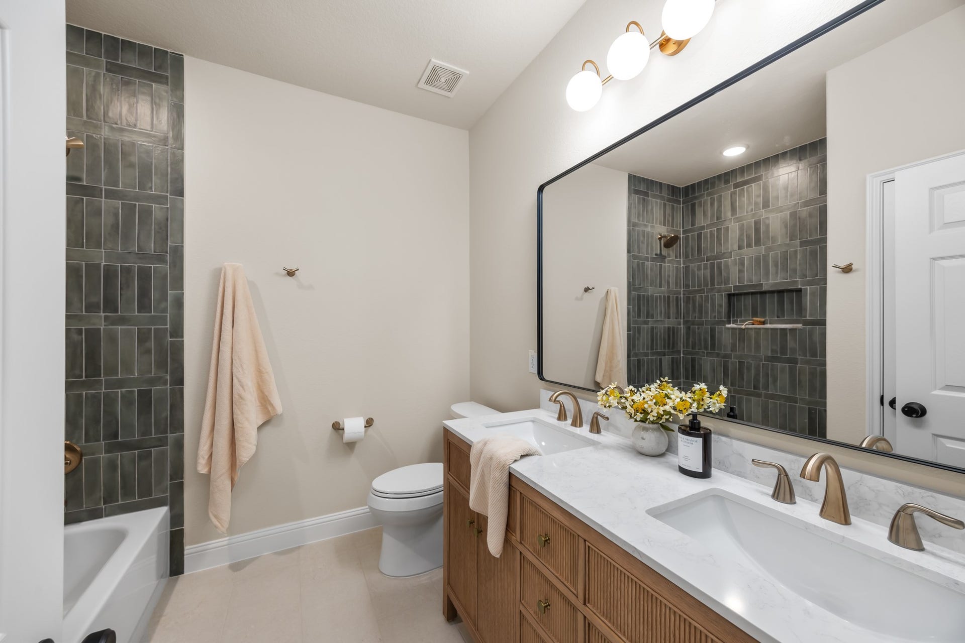 2 Gilded Crest Court, The Woodlands, TX 77382 Secondary bathroom with double sinks and an updated shower/bath tub.