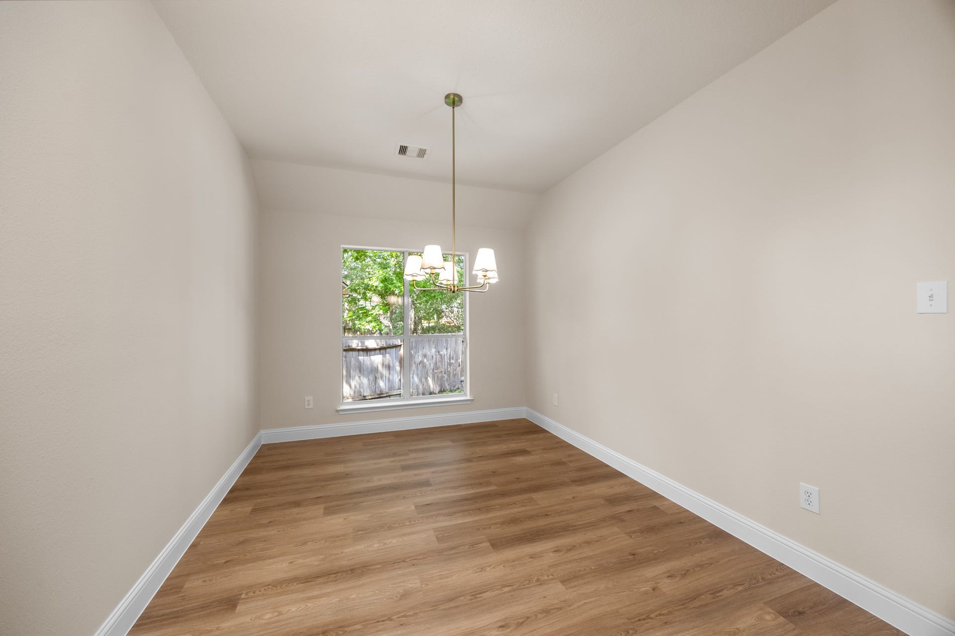 2 Gilded Crest Court, The Woodlands, TX 77382 Formal Dining Room.