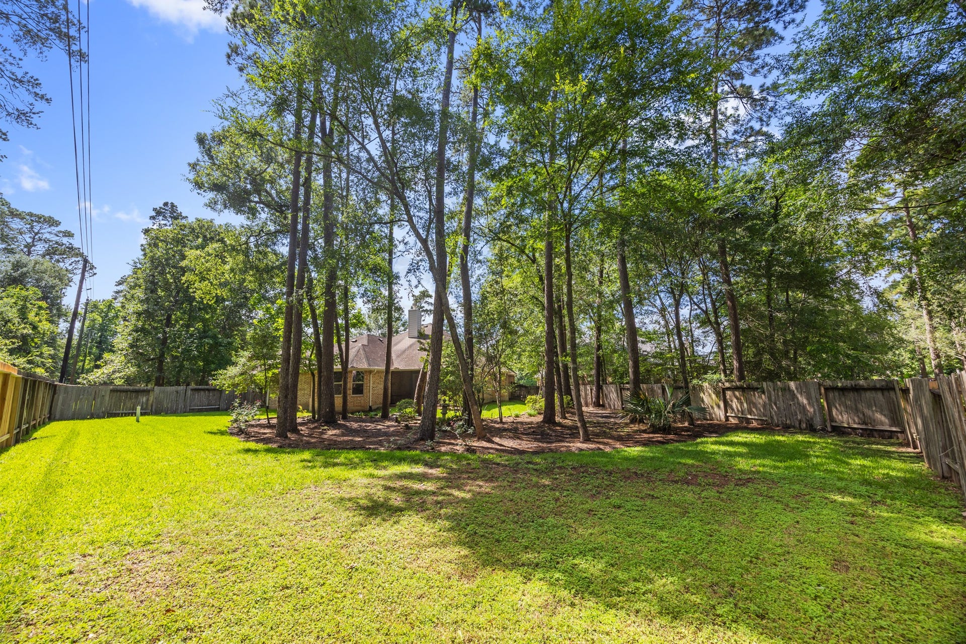 2 Gilded Crest Court, The Woodlands, TX 77382 A backyard this size is hard to find in The Woodlands.