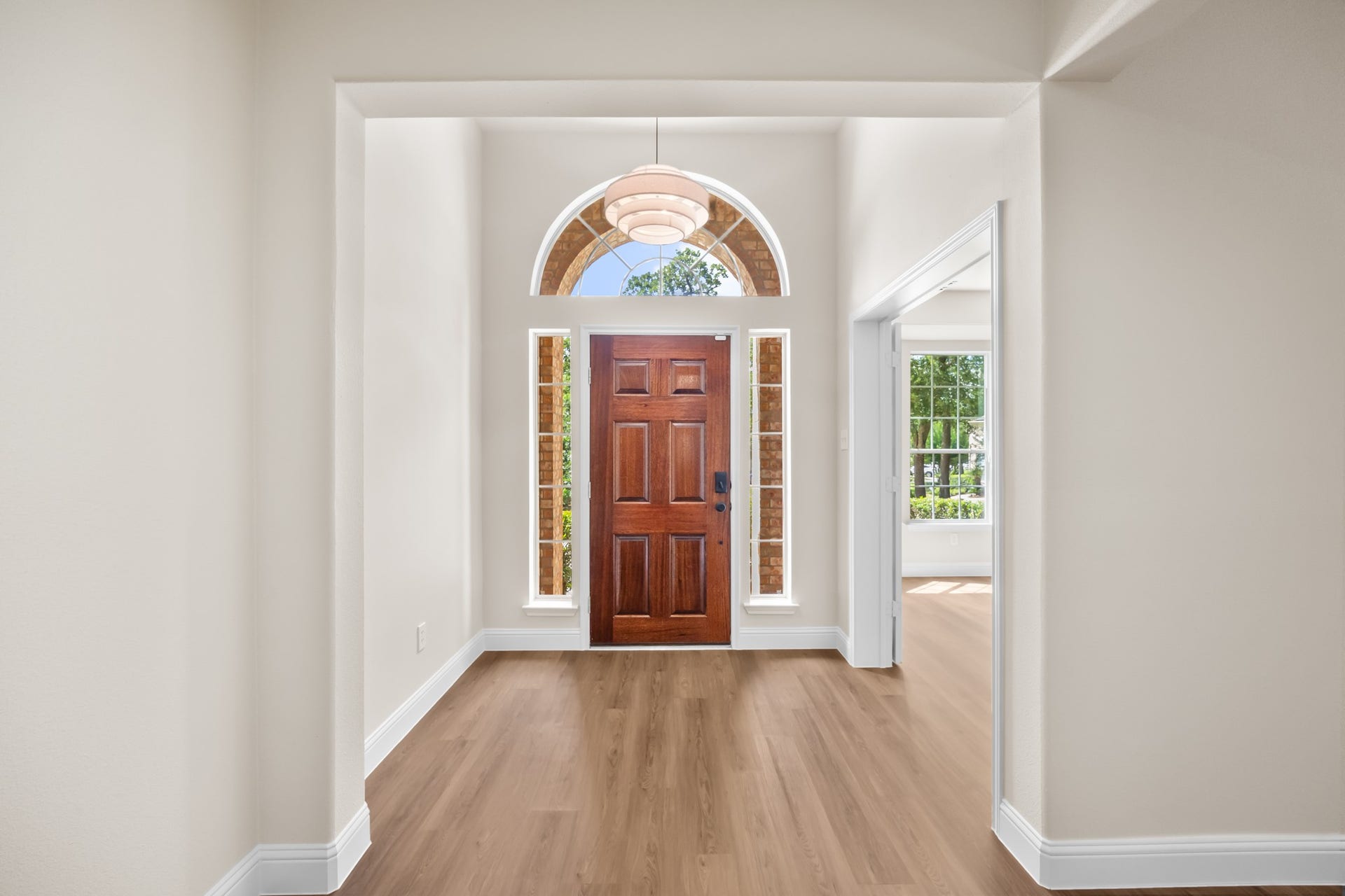 2 Gilded Crest Court, The Woodlands, TX 77382 Stunning entry with new LVP floors throughout the entire home.