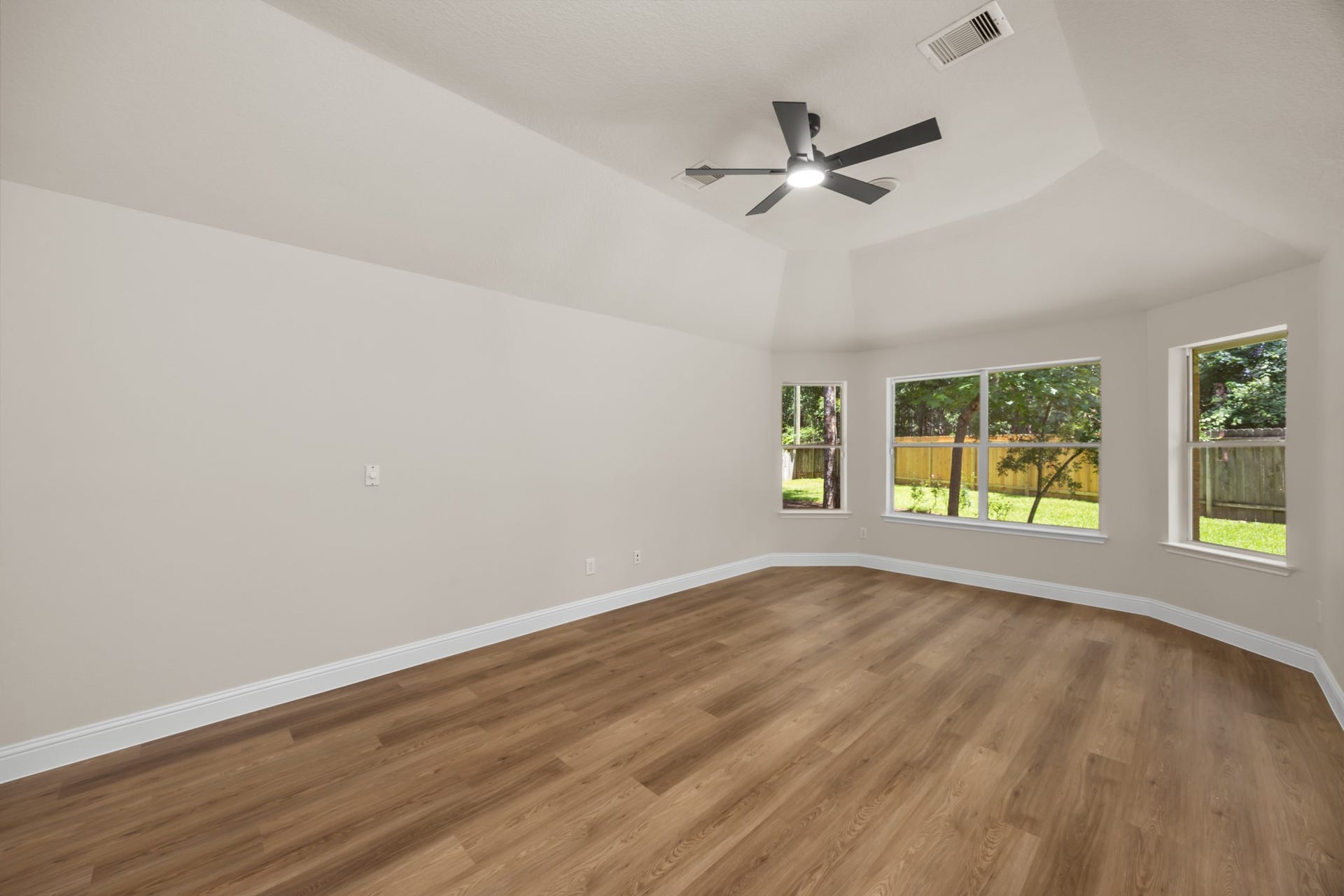 2 Gilded Crest Court, The Woodlands, TX 77382 Primary bedroom