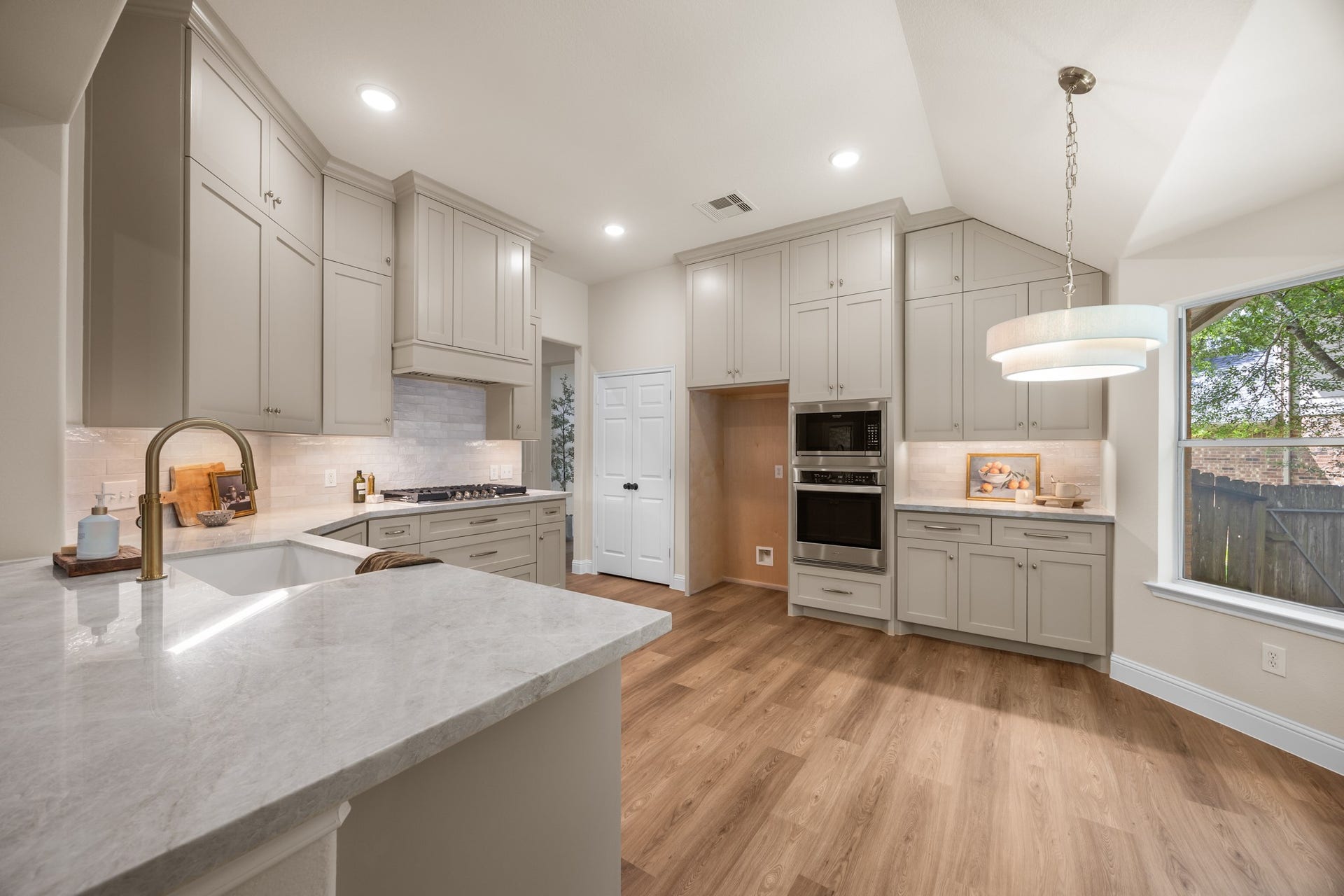 2 Gilded Crest Court, The Woodlands, TX 77382 Quartzite counter tops, new appliances, custom cabinets with soft close doors and drawers with great natural light in the stunning kitchen.