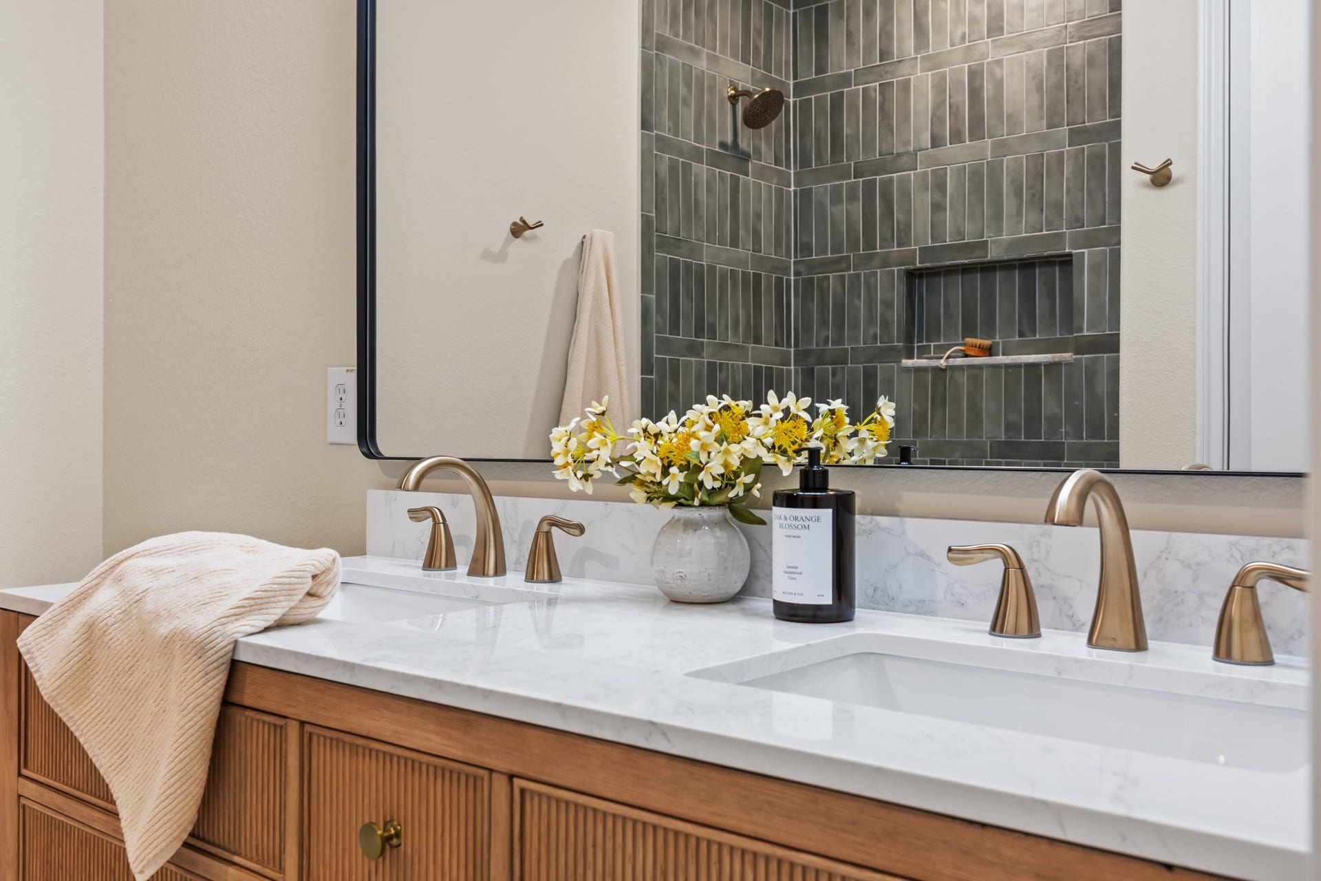 2 Gilded Crest Court, The Woodlands, TX 77382 Double vanities in the secondary bathroom.