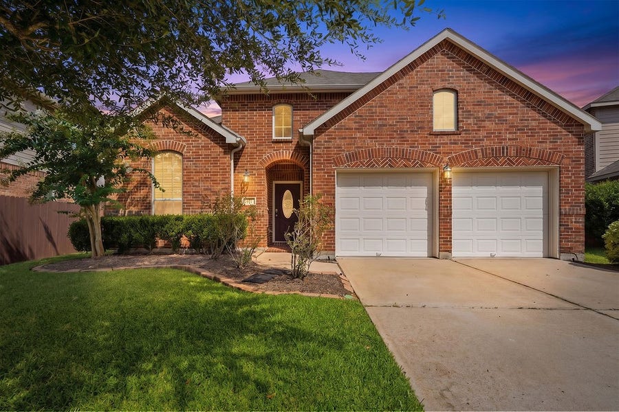 Property photo for 601 Chesterfield Lane, League City, TX