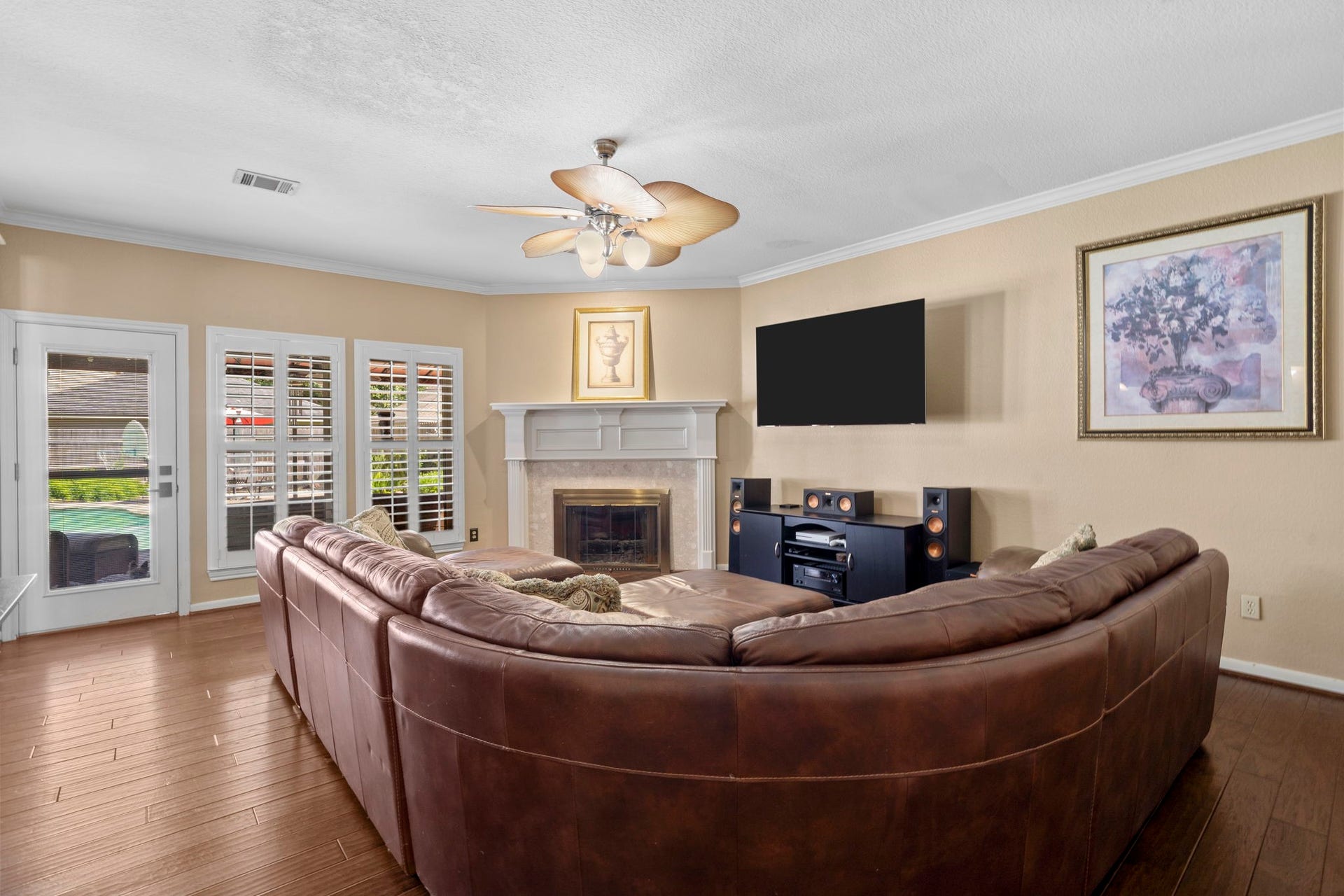 3407 Autumn Bend Drive, Sugar Land, TX 77479 Relax in the family room and enjoy views of the TV, cozy fireplace, or sparkling pool, all from the comfort of this inviting central space.