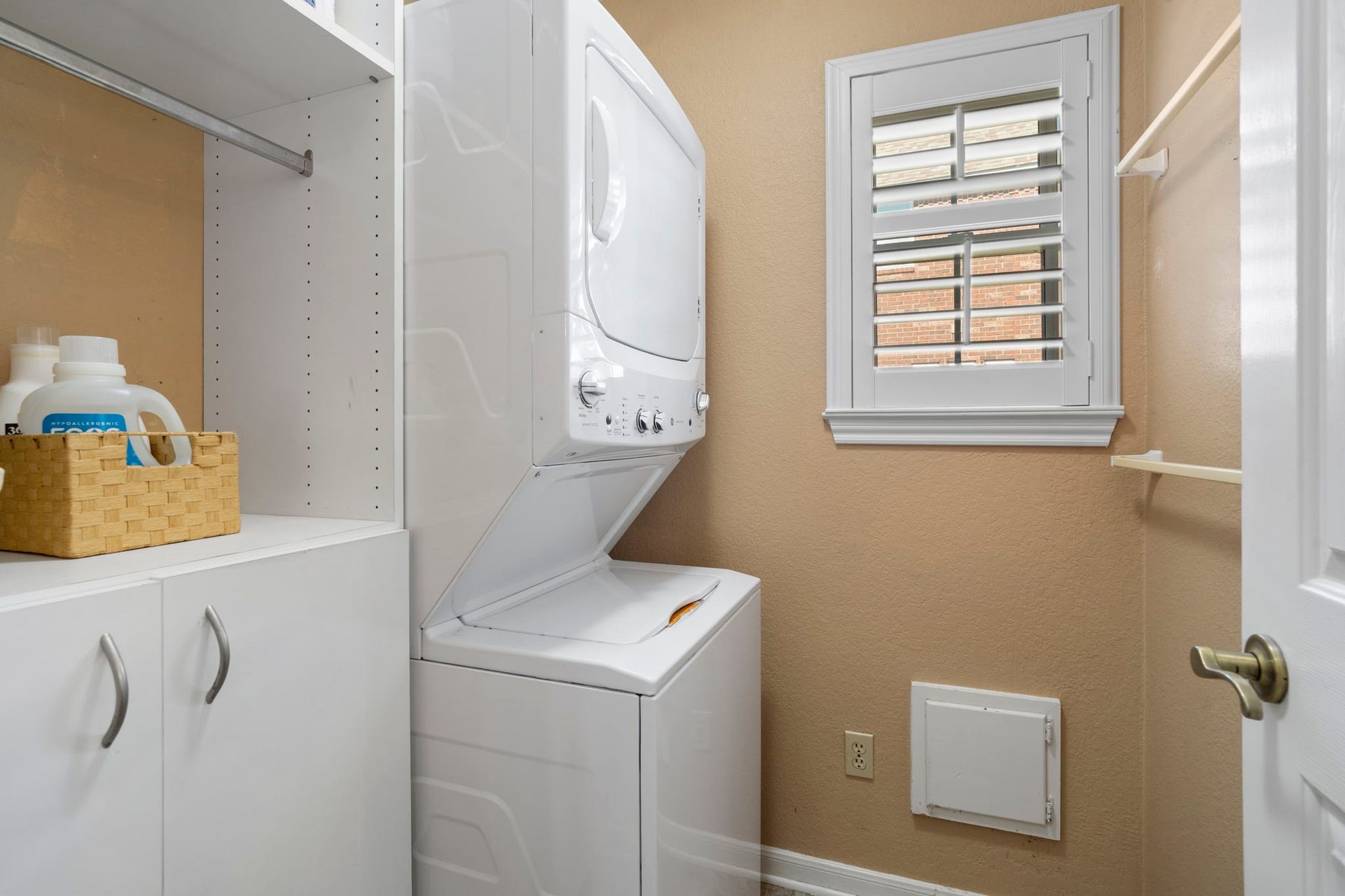 3407 Autumn Bend Drive, Sugar Land, TX 77479 The in-home laundry room is conveniently located adjacent to the kitchen. This home also features an energy-efficient tankless water heater for added convenience and efficiency.
