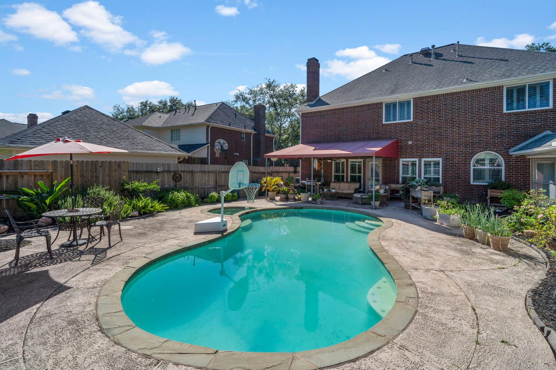 3407 Autumn Bend Drive, Sugar Land, TX 77479 Friends and family will love gathering for a refreshing swim and relaxing poolside, making it the perfect setting for entertaining and summer enjoyment.