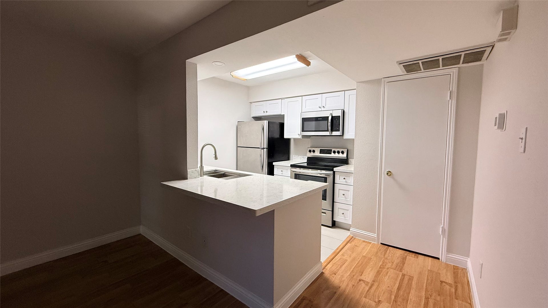 4643 Wild Indigo Street, #411, Houston, TX 77027 4643 Wild Indigo Street, #411, Houston, TX 77027