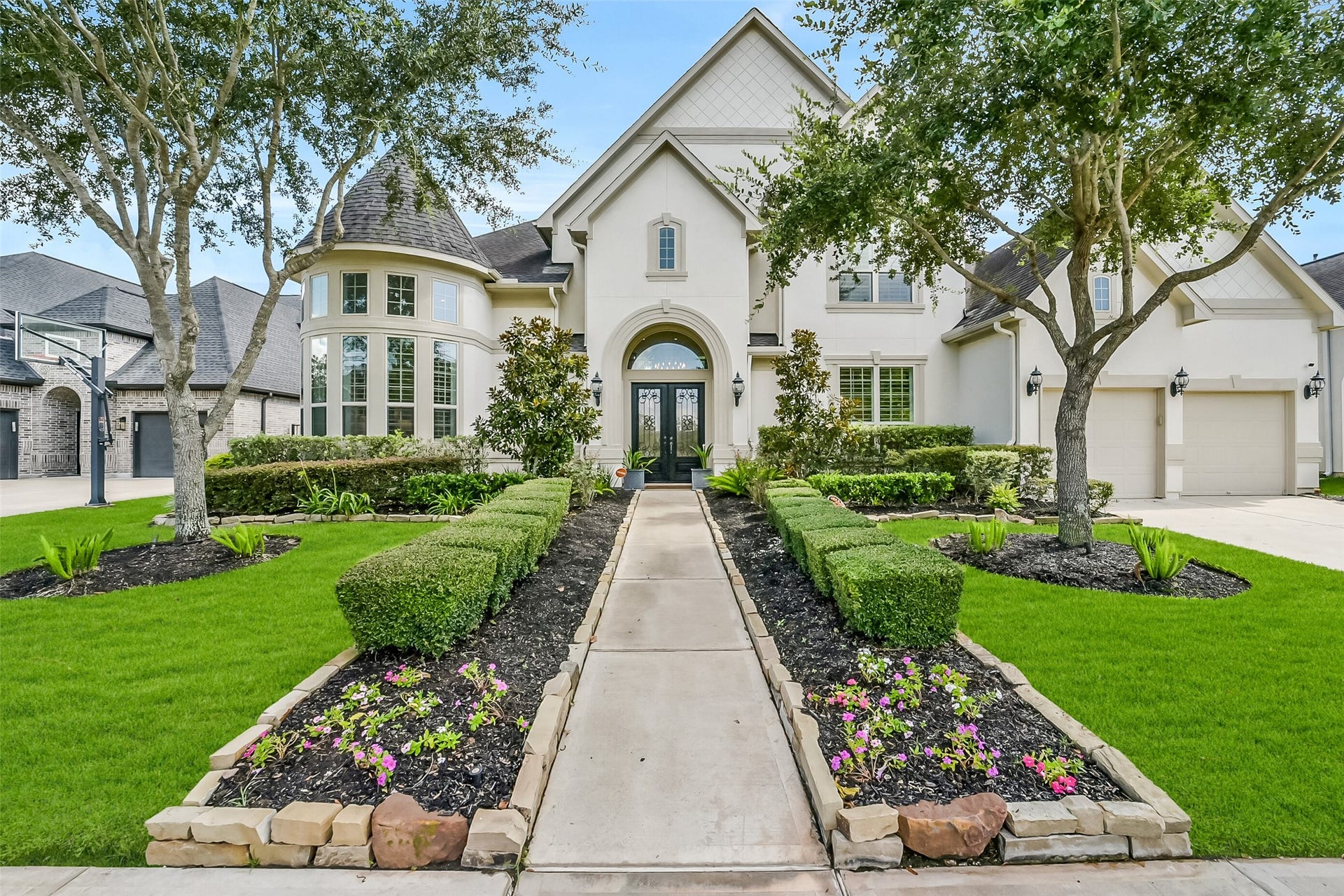 9603 Plaza Point Drive, Missouri City, TX 77459 WELCOME HOME TO 9603 PLAZA POINT DR. IN THE COVETED NEIGHBORHOOD OF SIENNA VILLAGE OF DESTREHAN. ELEGANT STUCCO FACADE WITH TURRET OFFERS MAXIMUM CURB APPEAL.