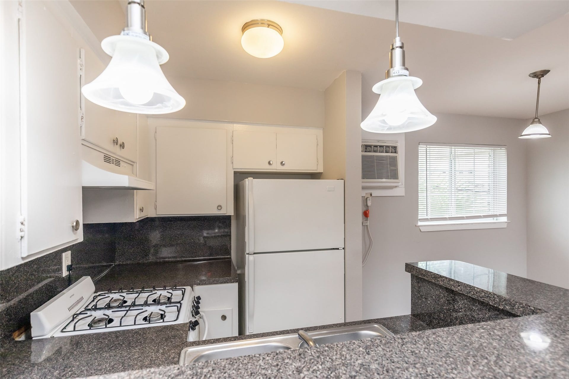 425 Emerson Street, #13, Houston, TX 77006 425 Emerson Street, #13, Houston, TX 77006