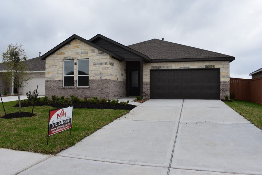 Property photo for 810 HEAVEN Drive, Beasley, TX