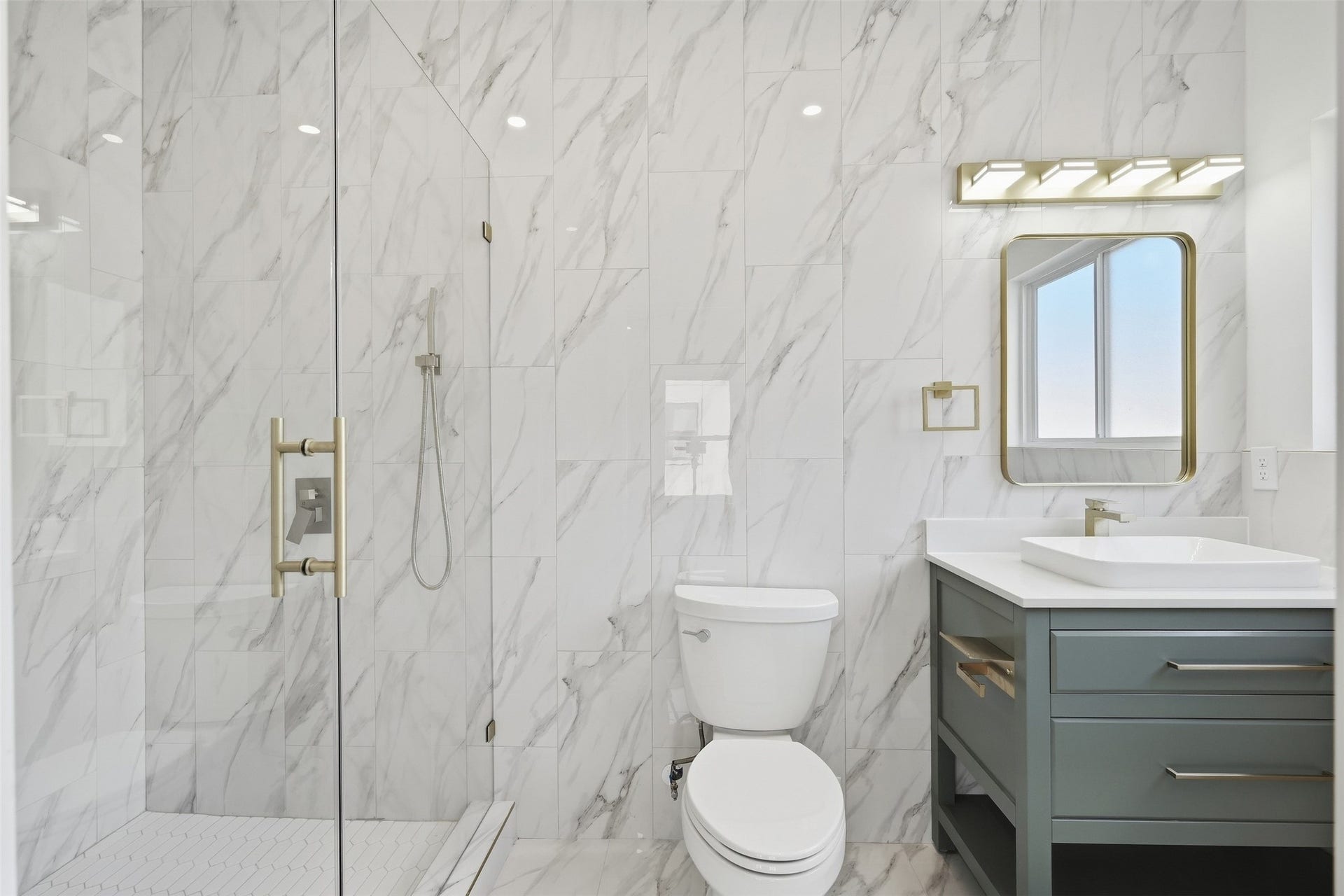 BR 2 BATH