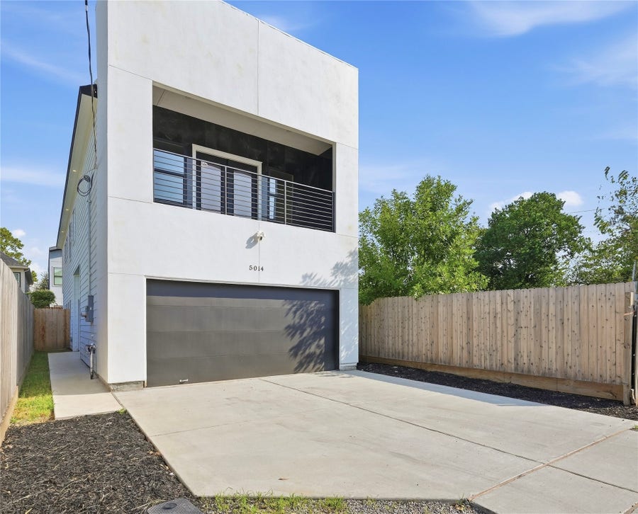 Property photo for 5014 creekmont Drive, Houston, TX