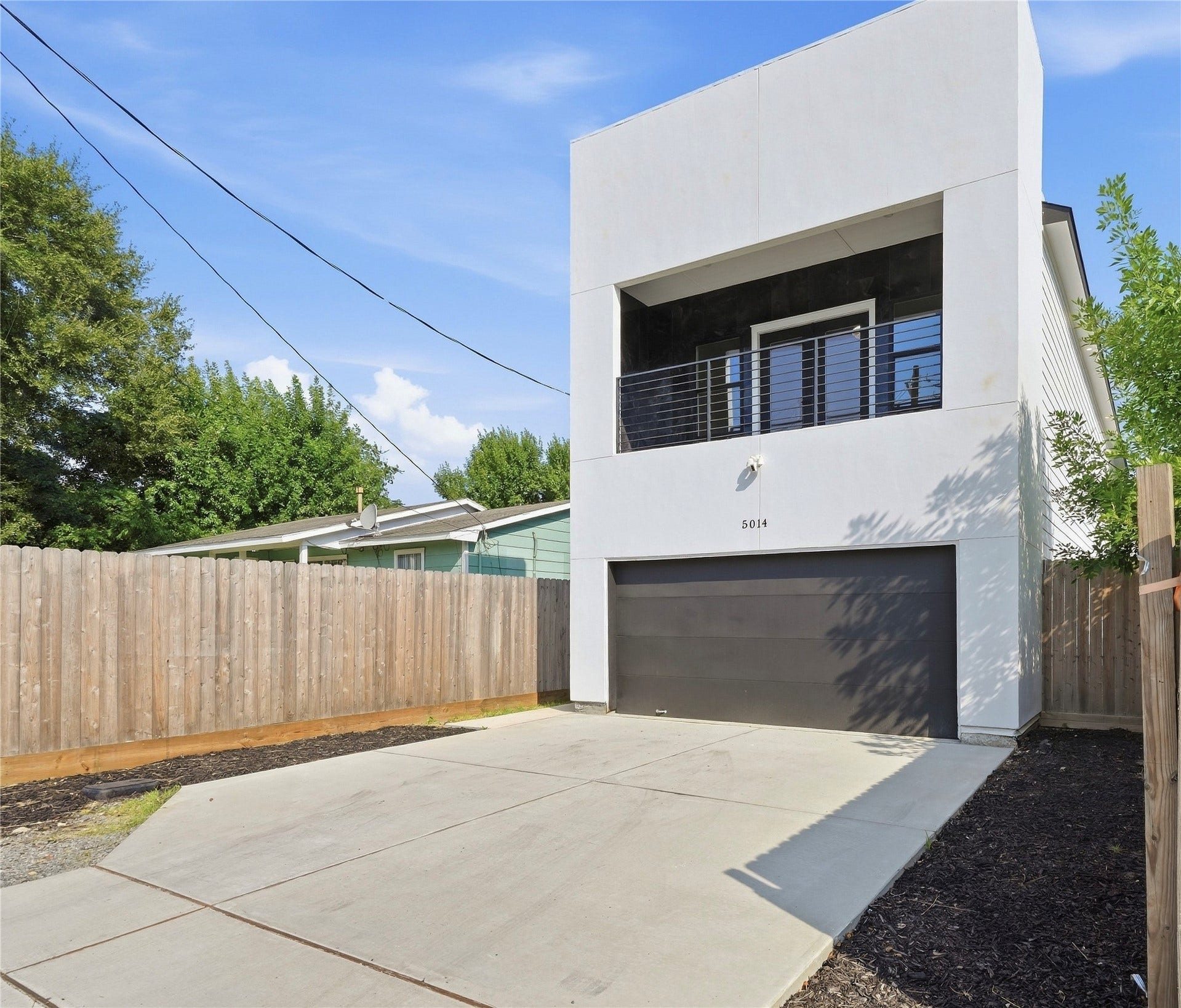 5014 creekmont Drive, Houston, TX 77091