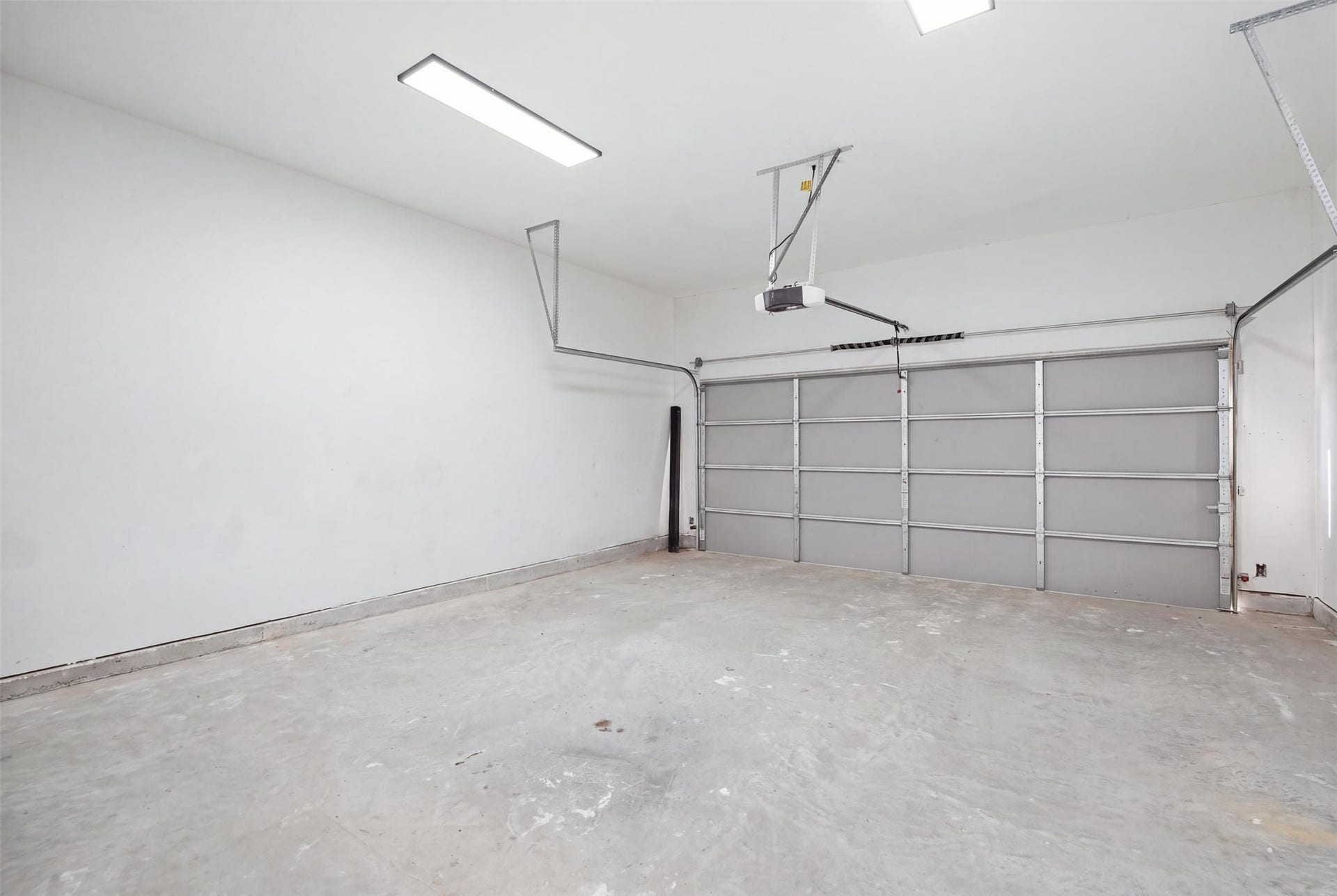 2 CAR GARAGE