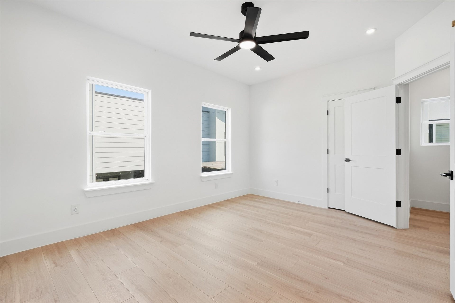 5014 creekmont Drive, Houston, TX 77091