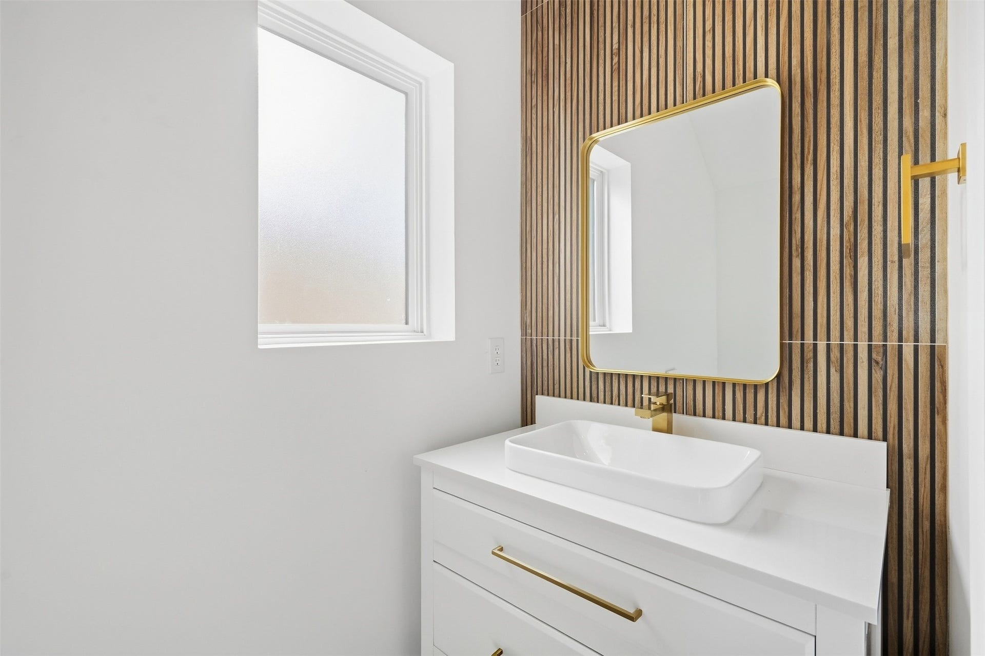 DOWNSTAIRS HALF BATH