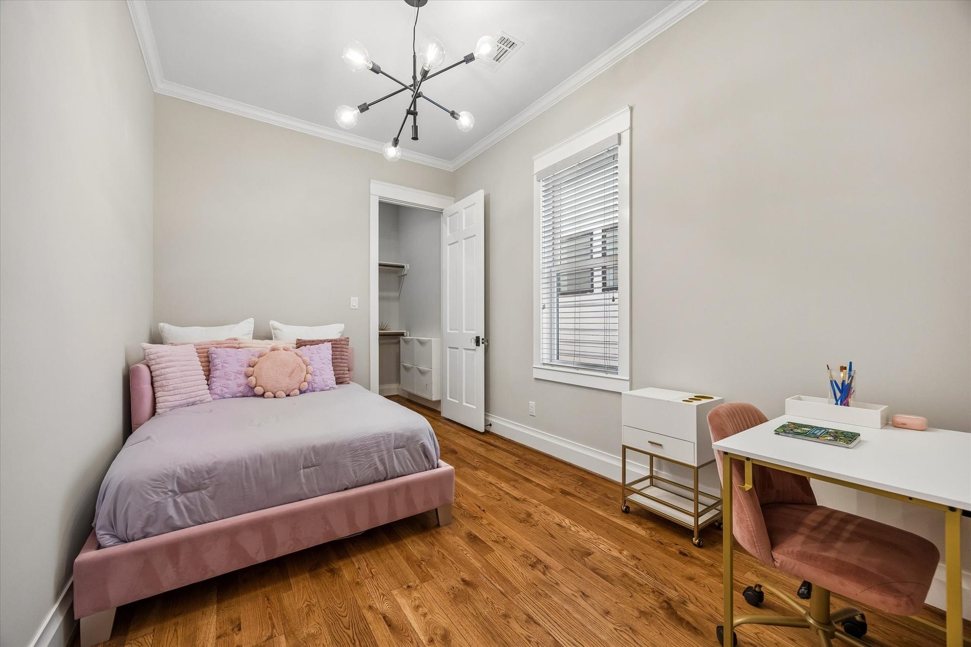 438 W 28th Street, Houston, TX 77008 Sweet dreams or big ideas? This charming upstairs bedroom can handle both! Beautiful wood floors, modern lighting and a large closet make it a comfortable retreat for family or guests. With three secondary bedrooms to choose from, there's plenty of flexibility to turn one into a home office, hobby room or quiet space for your favorite projects.