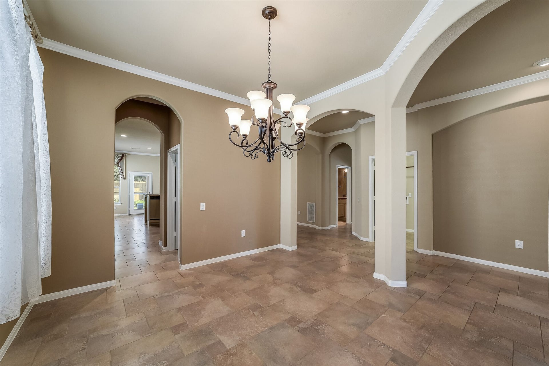16706 Curio Gray Trail, Cypress, TX 77433 Lovely high arched openings.