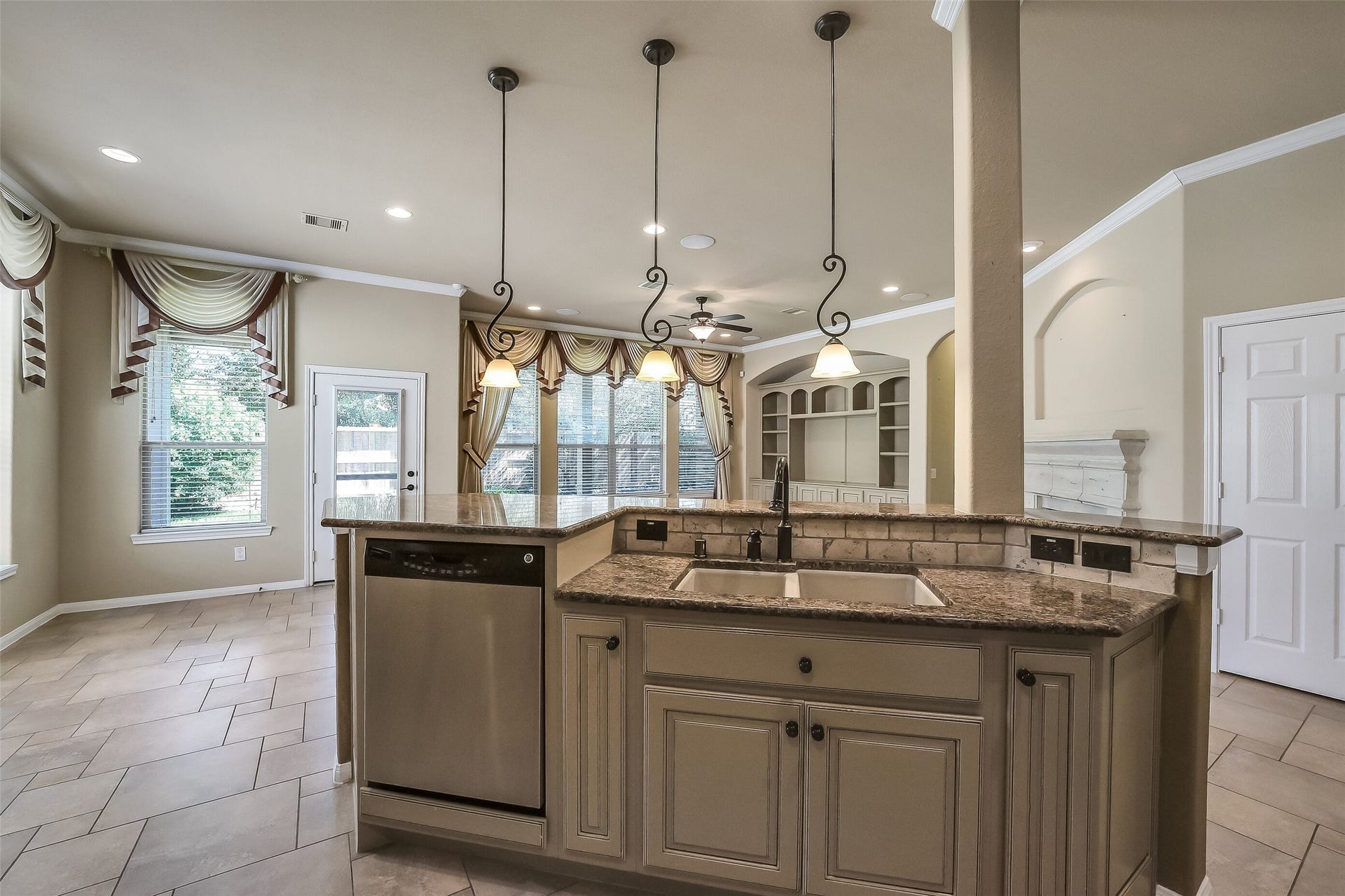 16706 Curio Gray Trail, Cypress, TX 77433 Raised dishwasher is easier to load and unload. Undermount cream colored porcelain sink and bronze toned fixtures and cabinet hardware.