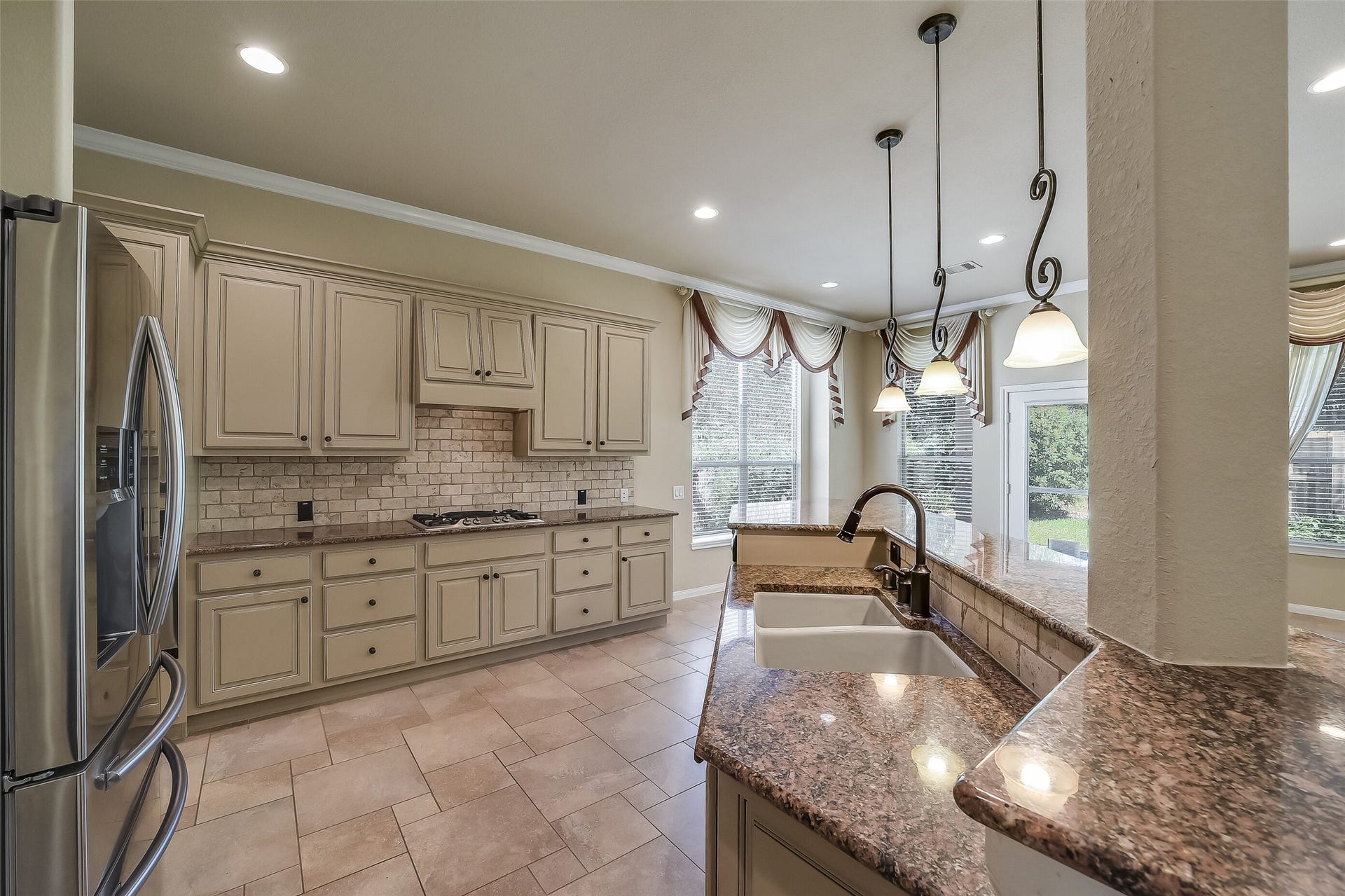 16706 Curio Gray Trail, Cypress, TX 77433 Upgraded cabinetry, stainless appliances include a gas cook top and a refrigerator with water/ice dispenser.