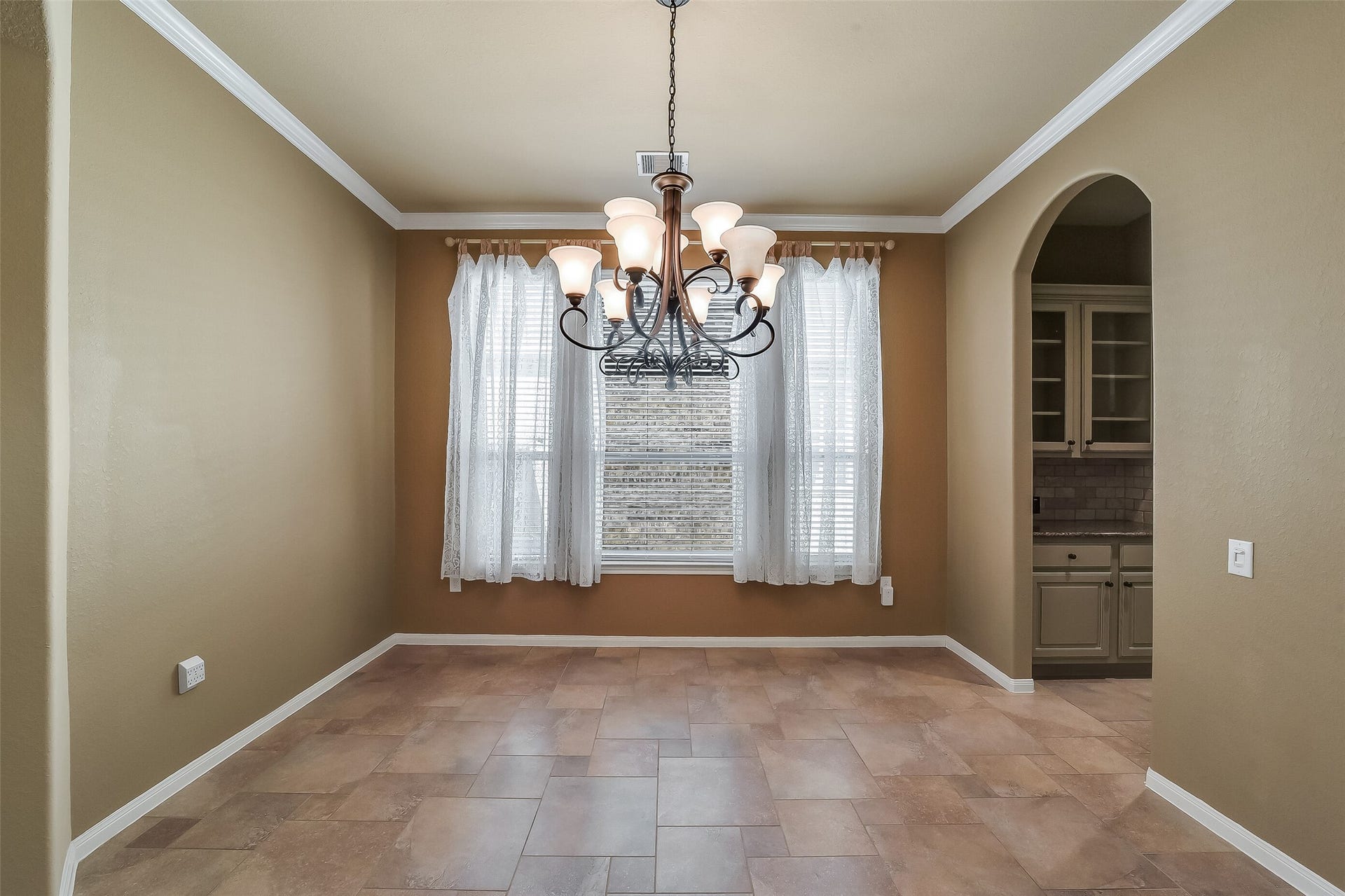 16706 Curio Gray Trail, Cypress, TX 77433 The dining room has a grand chandelier and a convenient entry to the kitchen via the butler's pantry.