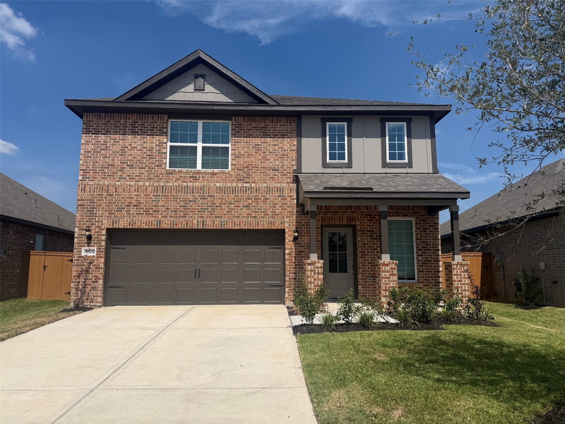 8819 New Jade Drive, Iowa Colony, TX 77583 The Waller Plan by LGI Homes features 4 bedrooms, 2.5 bathrooms, and has no back neighbors.