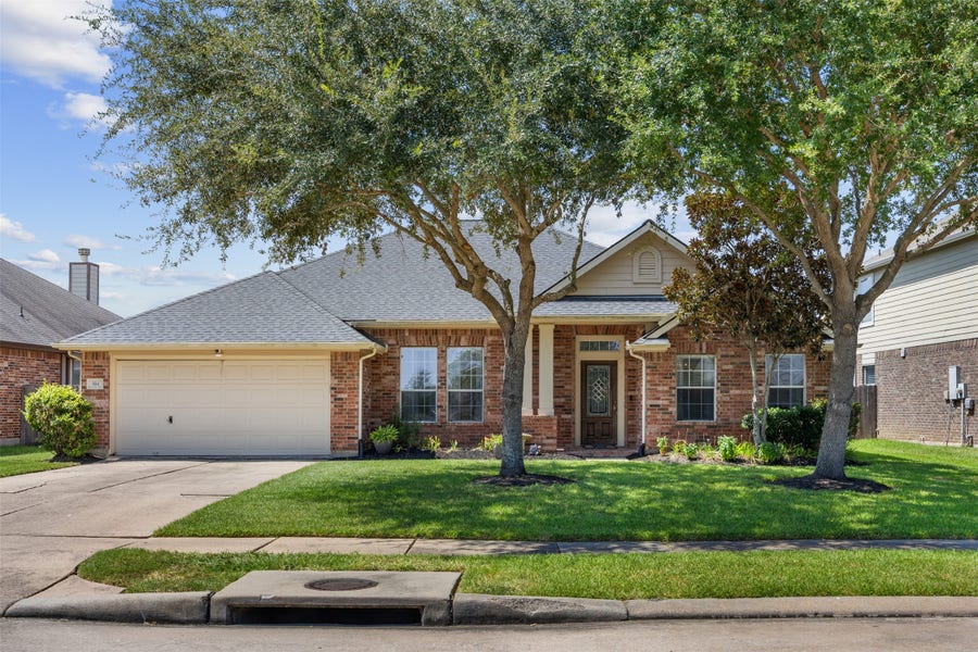 Property photo for 914 Fort Hill Lane, Rosenberg, TX
