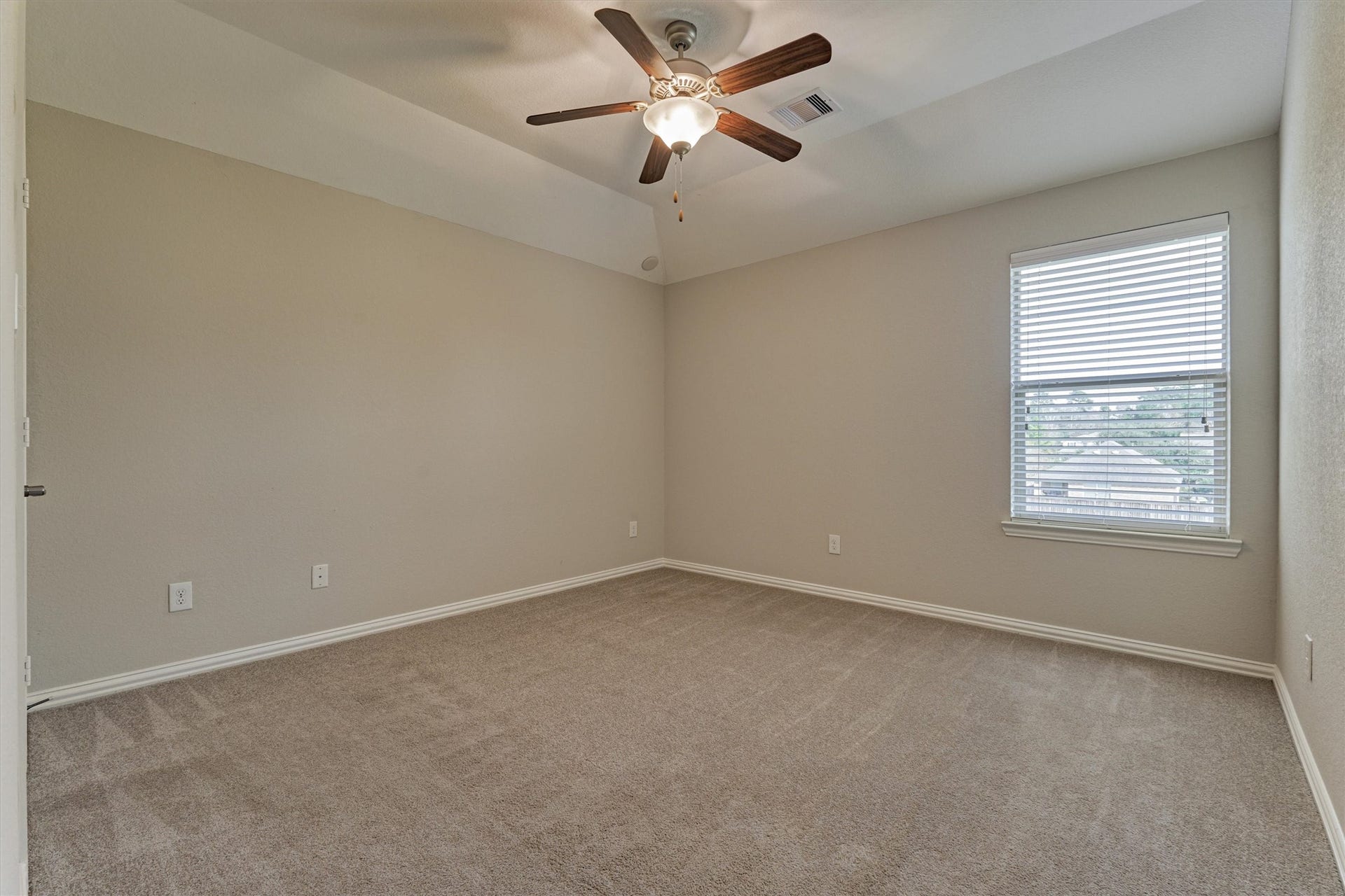 26 Black Swan Court, The Woodlands, TX 77354
