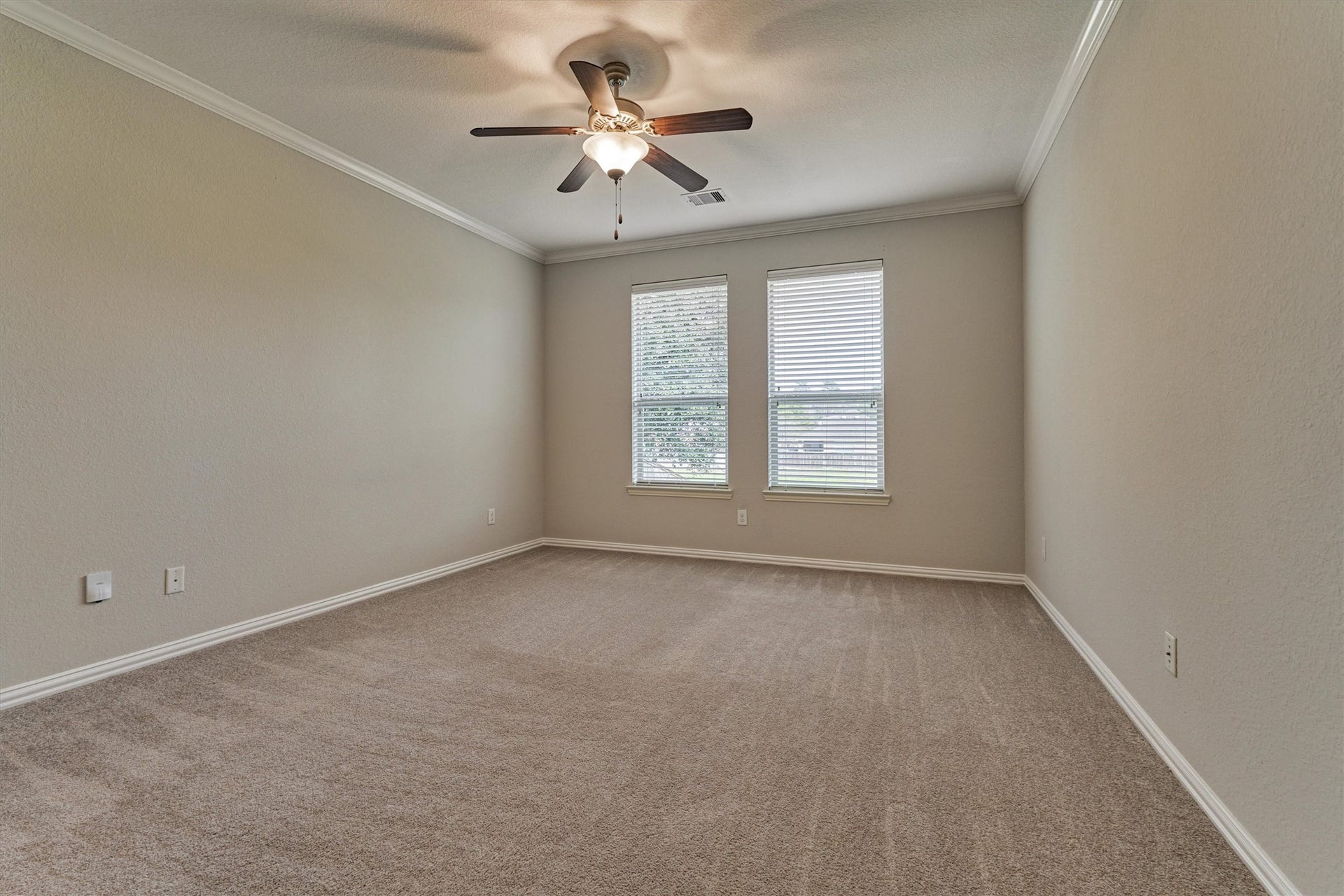 26 Black Swan Court, The Woodlands, TX 77354