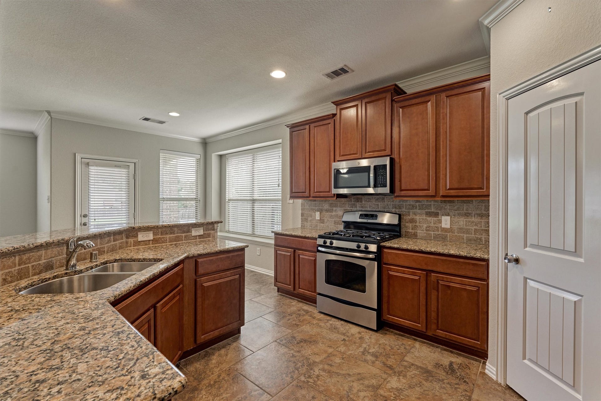 26 Black Swan Court, The Woodlands, TX 77354