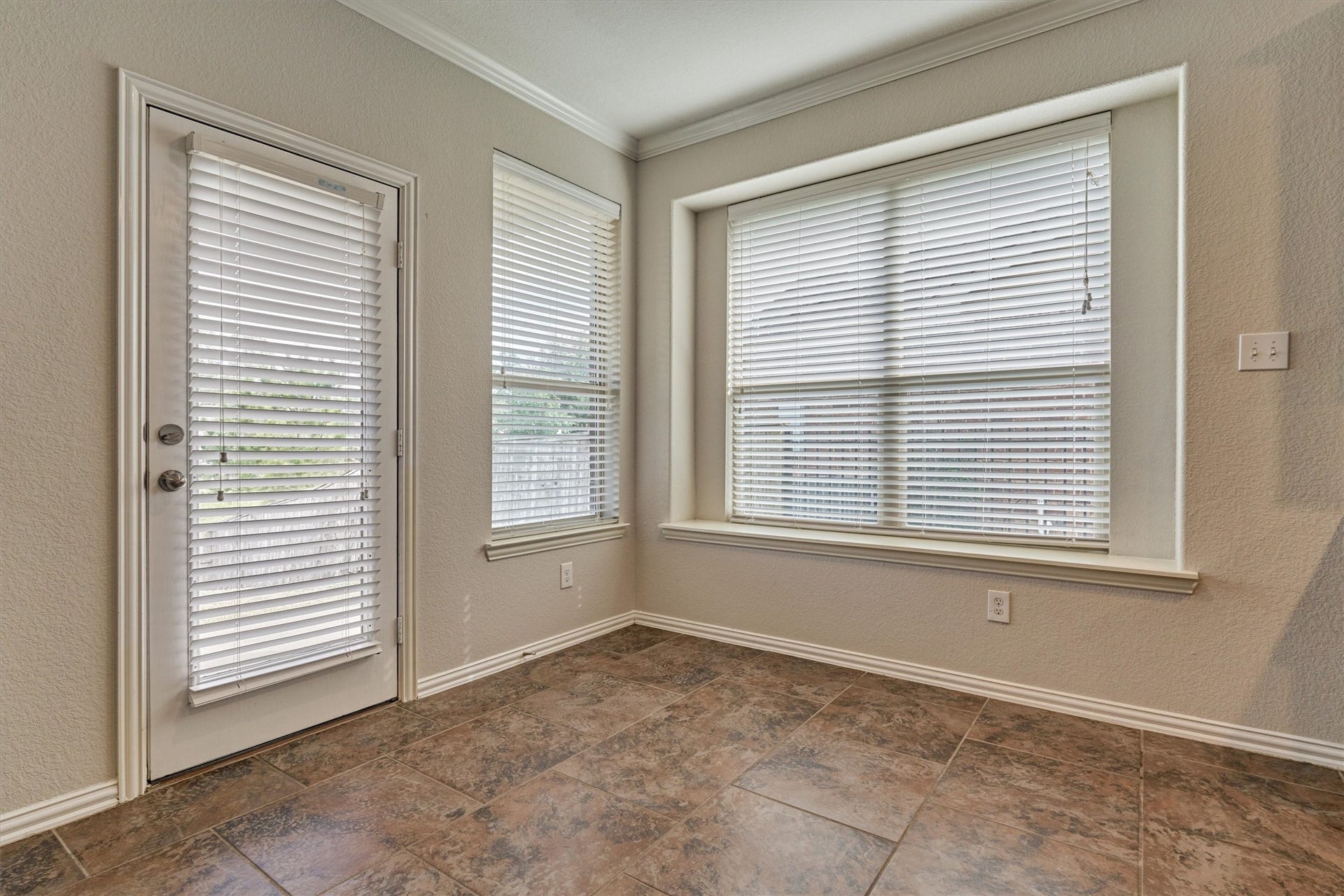 26 Black Swan Court, The Woodlands, TX 77354