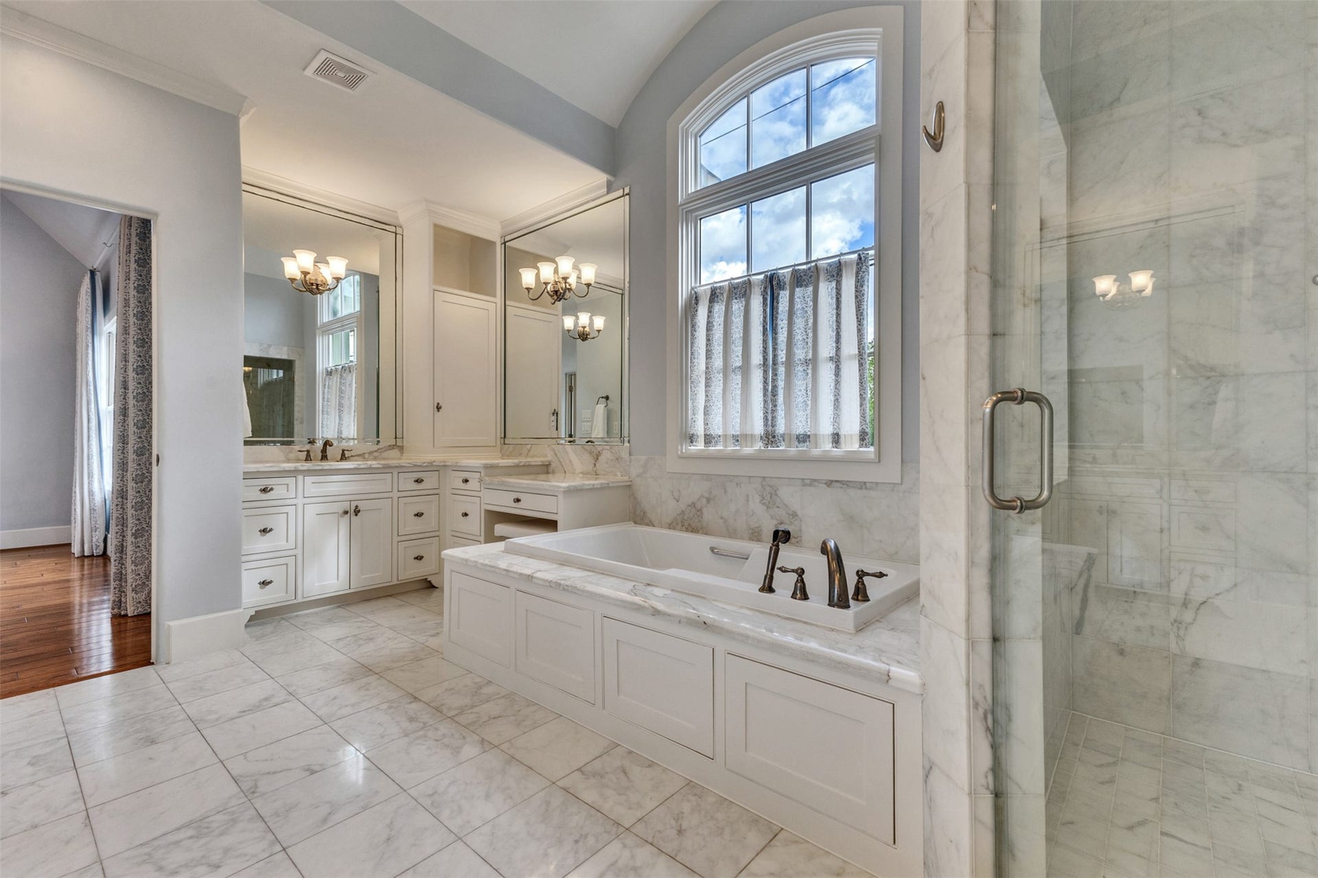 2721 Cason Street, West University Place, TX 77005 2721 Cason Street, West University Place, TX 77005