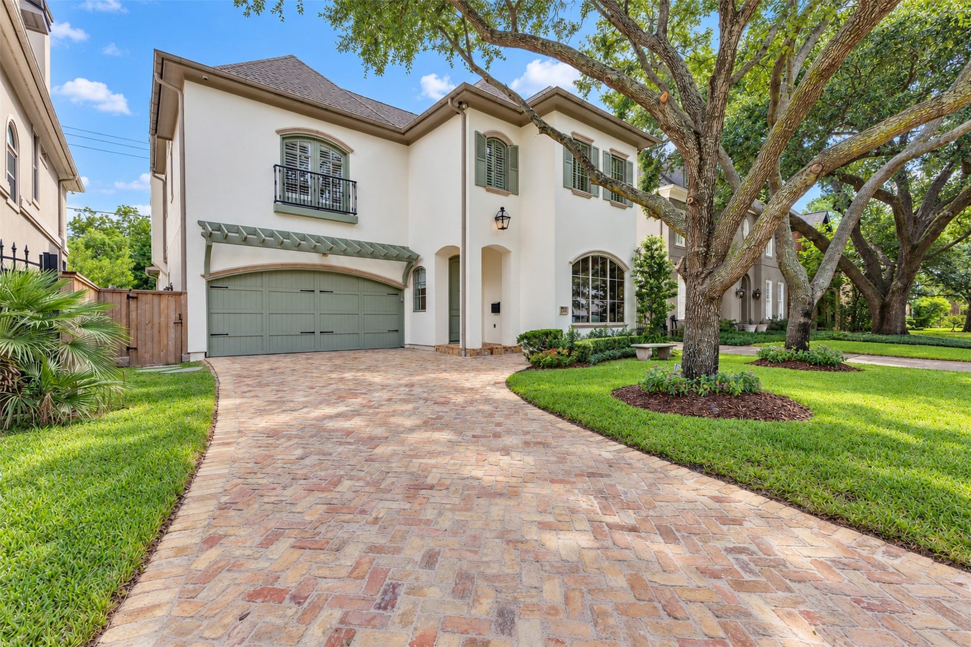 2721 Cason Street, West University Place, TX 77005 Beautiful antique black