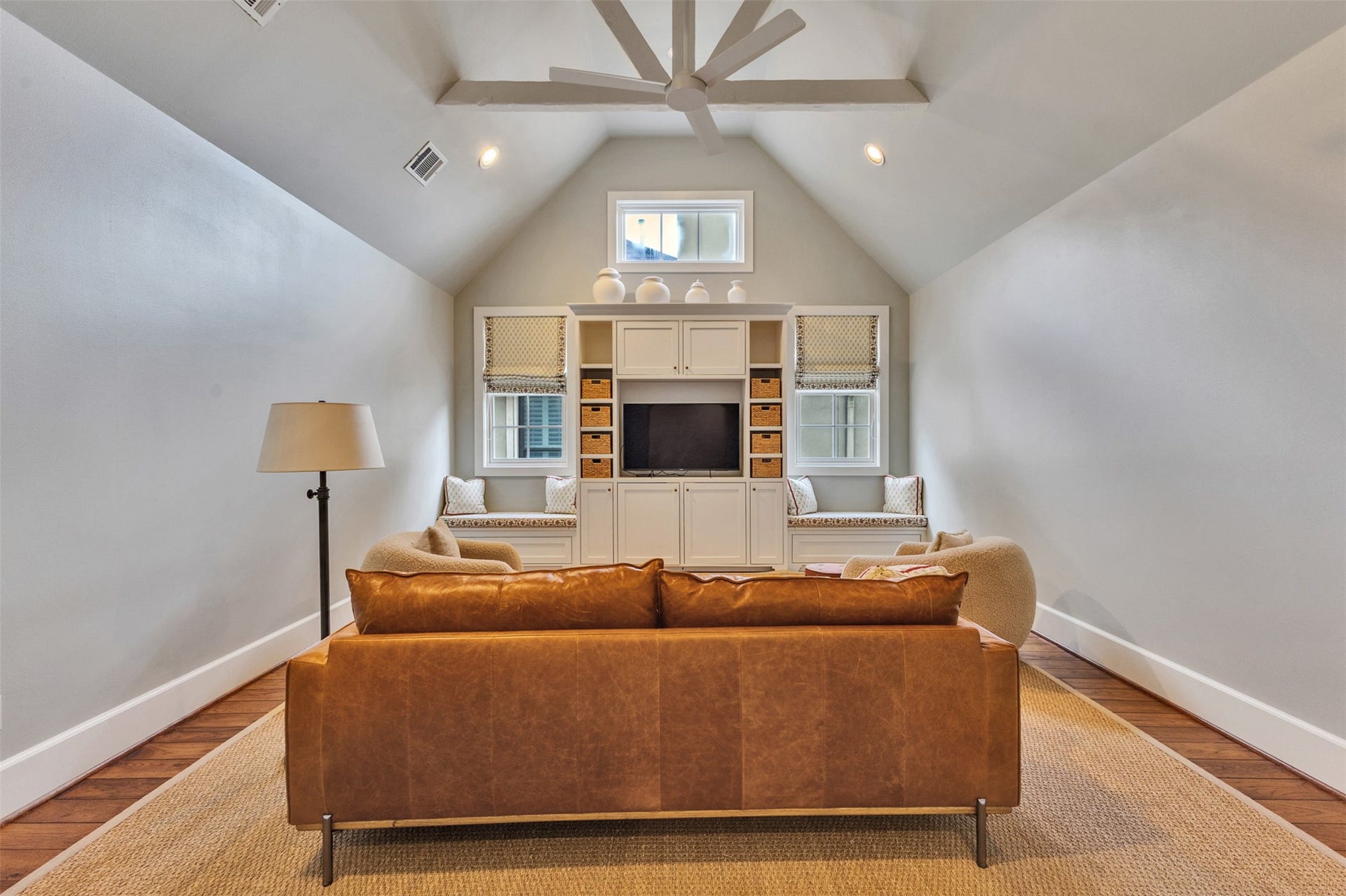 2721 Cason Street, West University Place, TX 77005 Spacious upstairs game room with built ins and vaulted/beamed ceiling