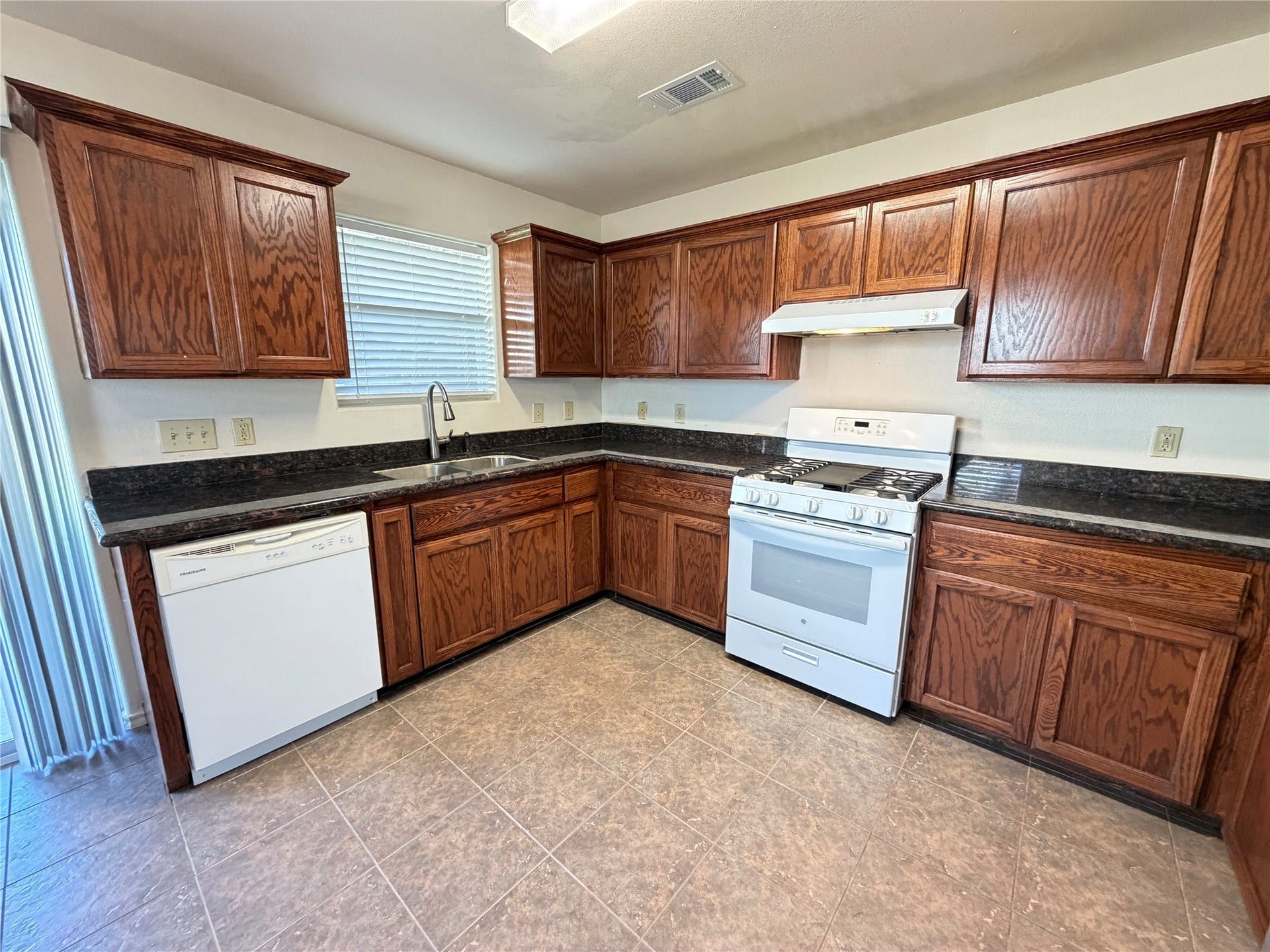 12711 Rio Nueces Lane, Rosharon, TX 77583 12711 Rio Nueces Lane, Rosharon, TX 77583