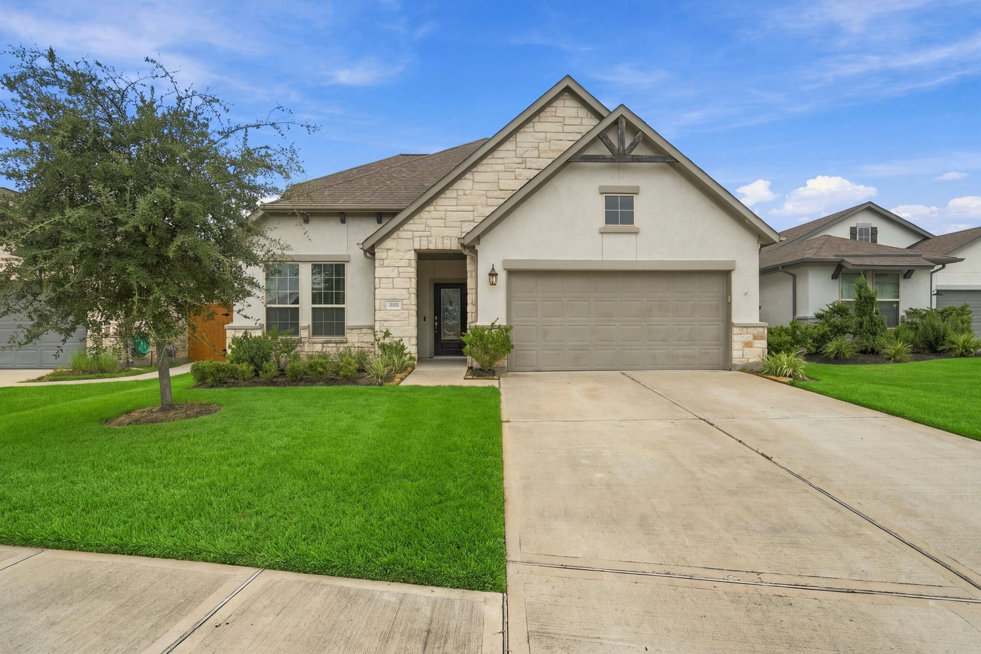 Beautiful curb appeal and inviting entryway.