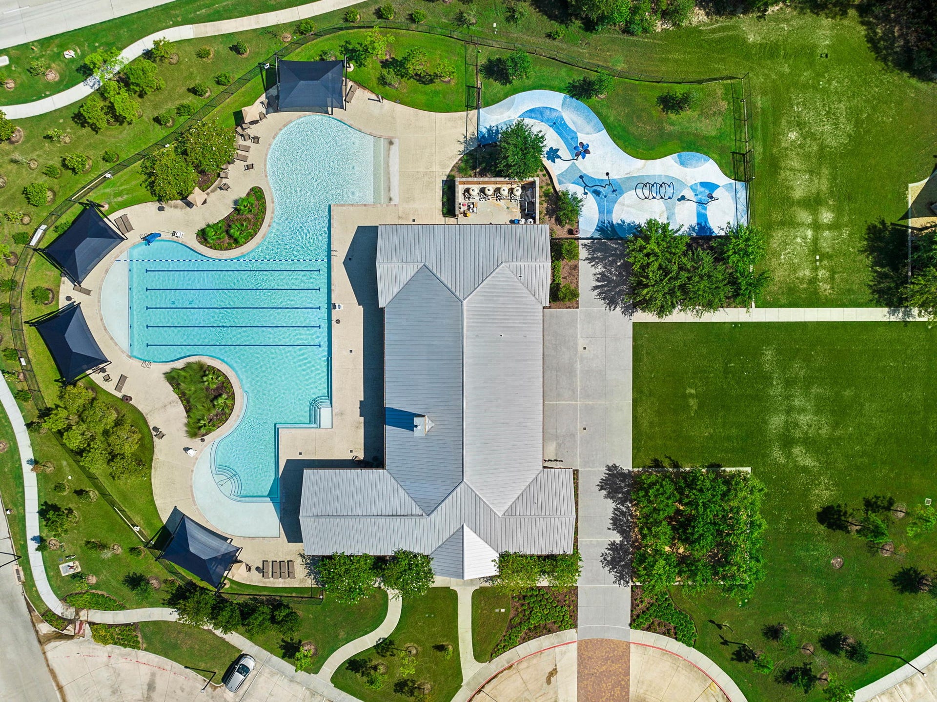 There is a splash pad located next to the clubhouse.