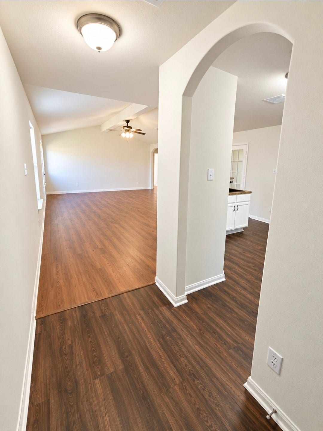 12221 Seacrest Lane, Texas City, TX 77568 The foyer entry into the home, to the left you'll enter into the kitchen.