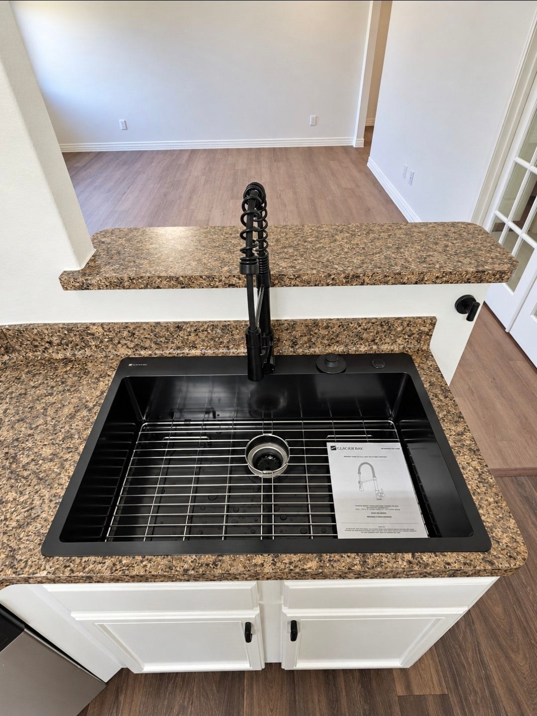 12221 Seacrest Lane, Texas City, TX 77568 Brand new oversized sink with protector sink grid.
