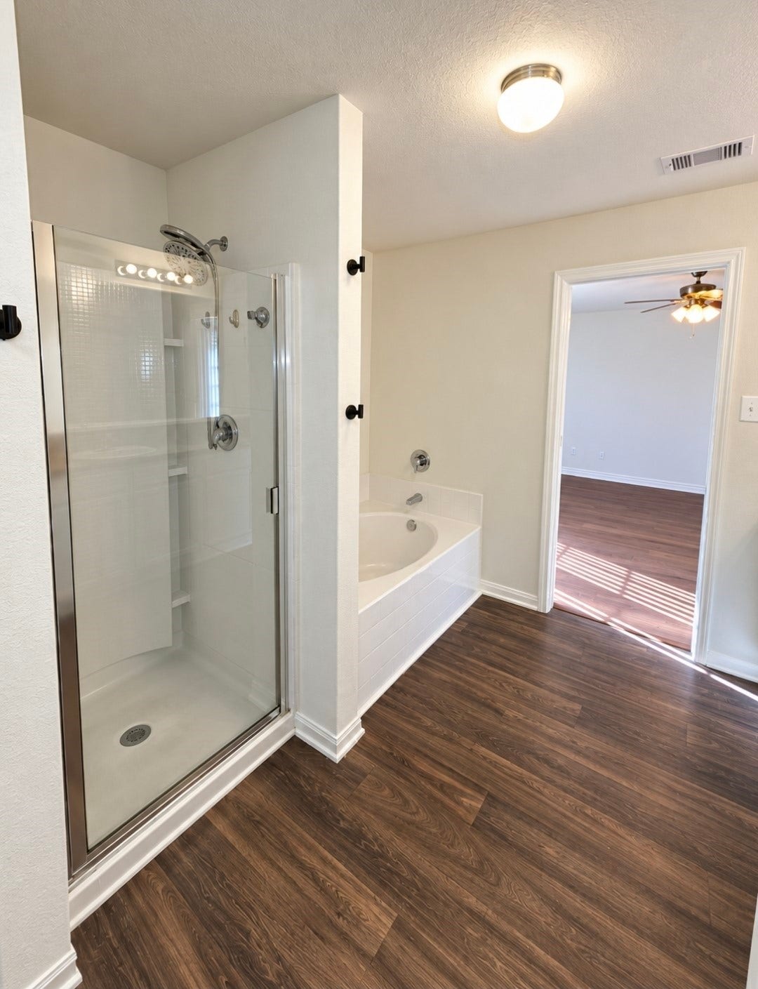 12221 Seacrest Lane, Texas City, TX 77568 An oversized soaking tub and seperate walk-in shower with half wall toilet area.