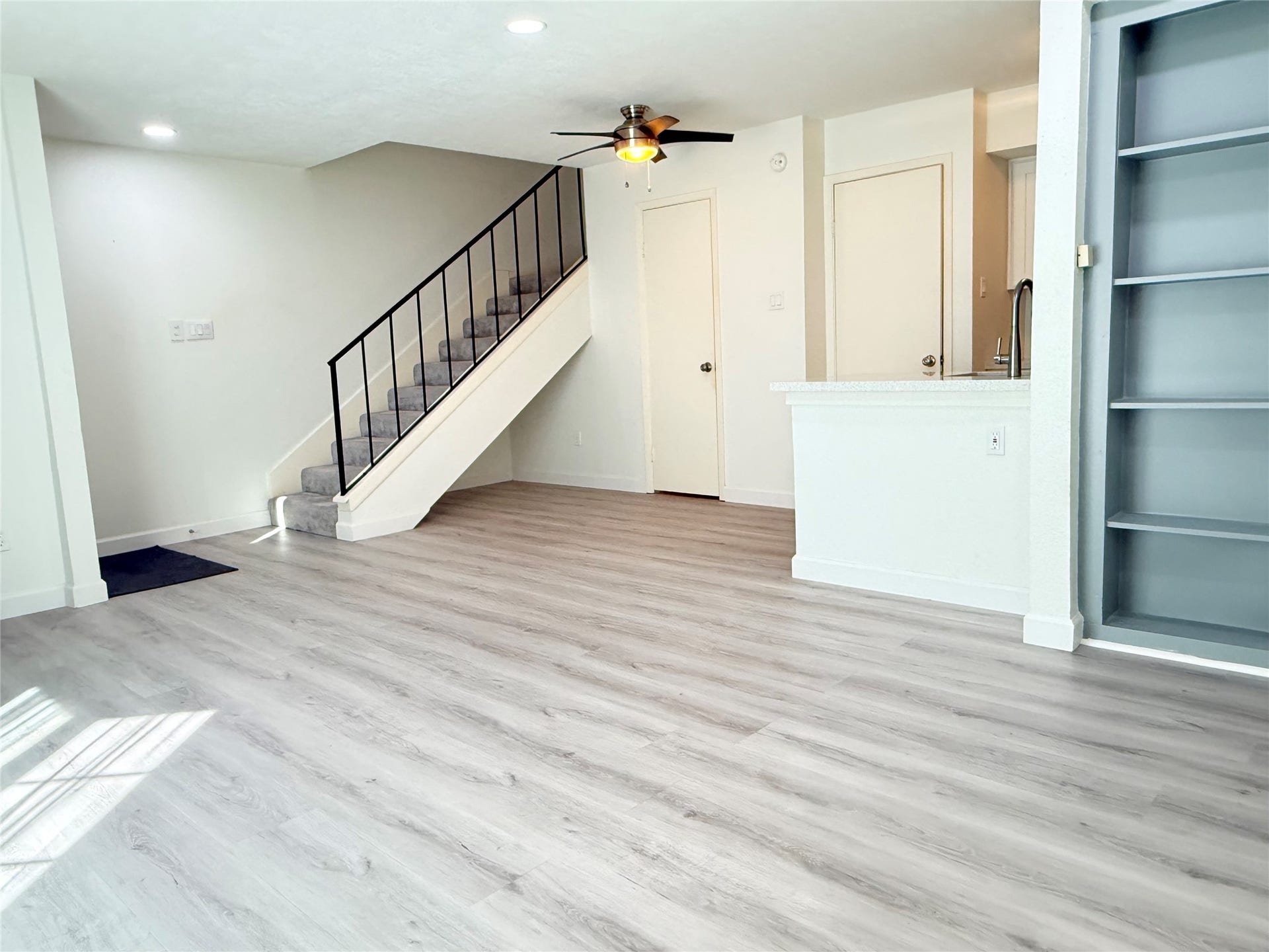 2800 Jeanetta Street, #2402, Houston, TX 77063 Great space for large furniture and lots of company!