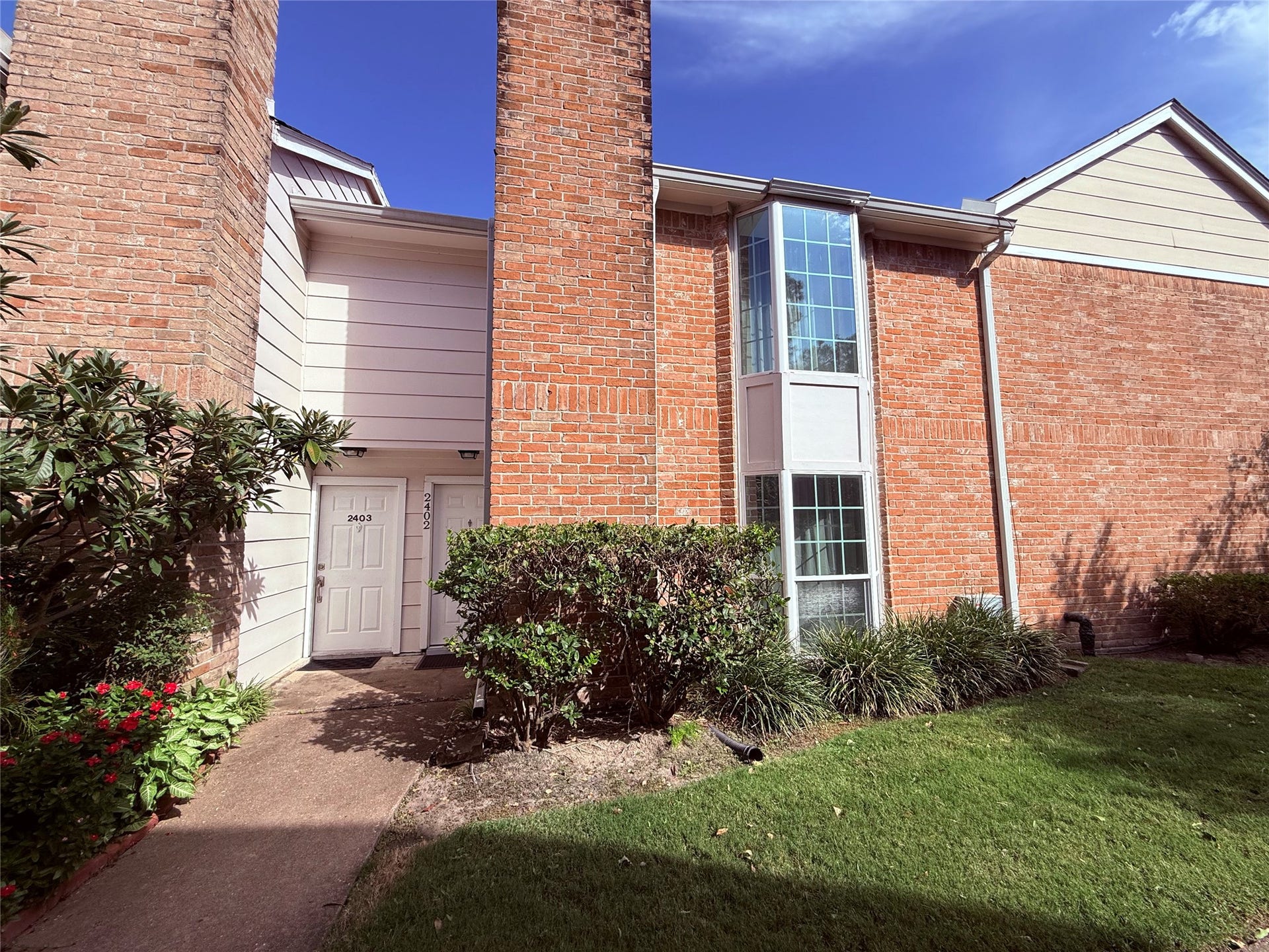 2800 Jeanetta Street, #2402, Houston, TX 77063 Beautifully renovated condo!