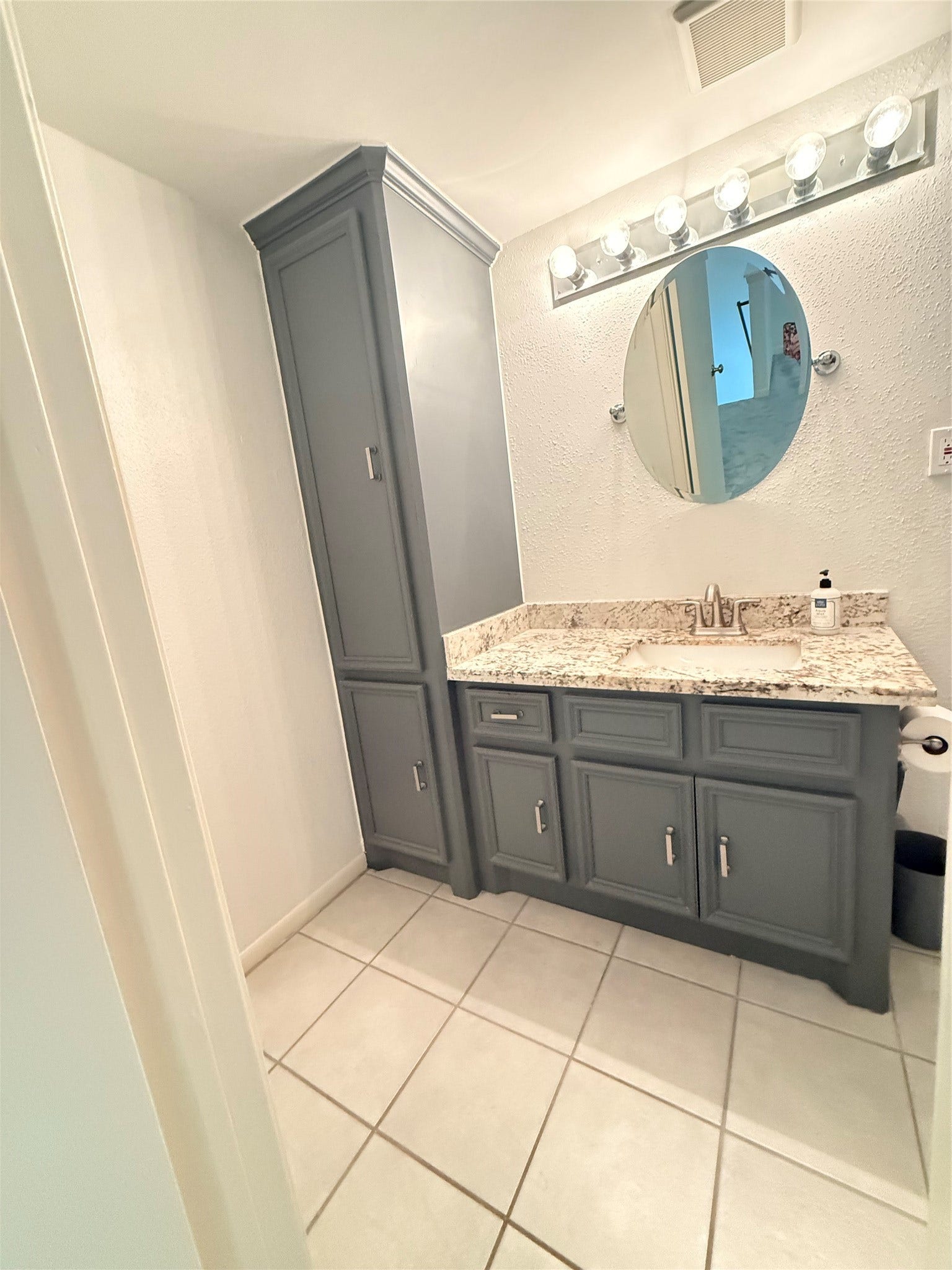 2800 Jeanetta Street, #2402, Houston, TX 77063 Ton's of cabinets in master bathroom!