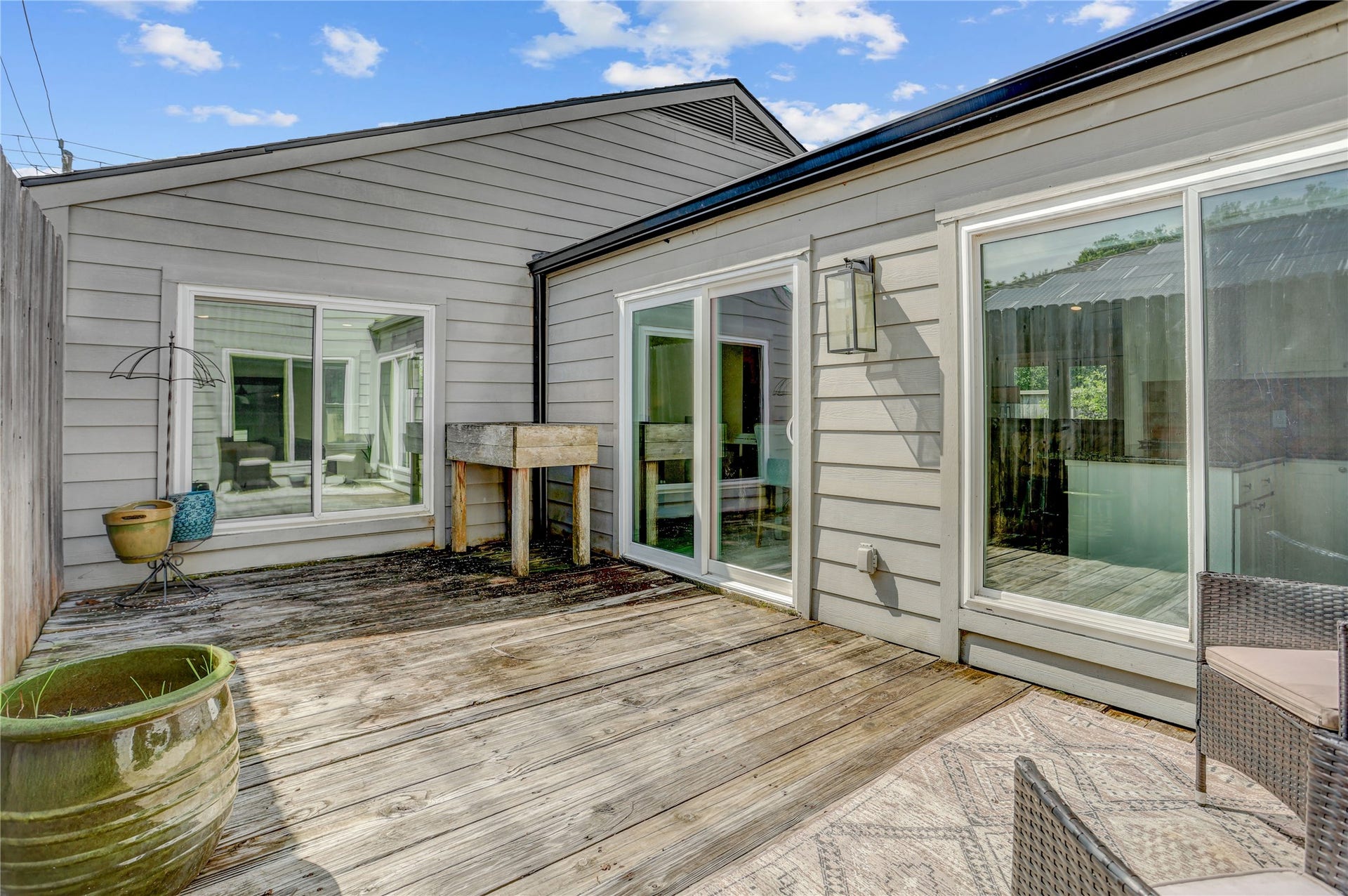 3311 Carmel Valley Drive, Missouri City, TX 77459 This versatile area is perfect for morning coffee, container gardening, entertaining guests or creating your own private retreat.