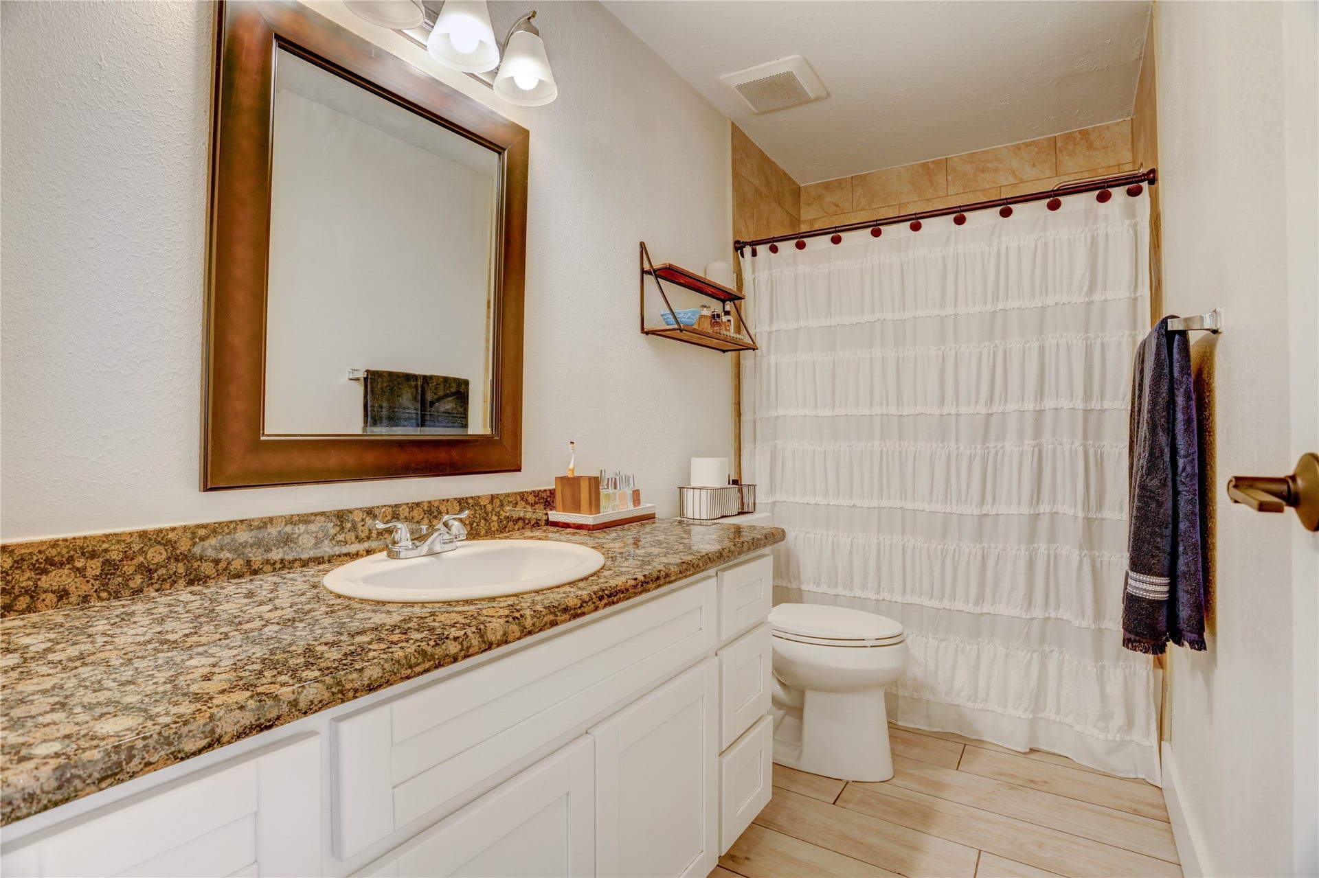 3311 Carmel Valley Drive, Missouri City, TX 77459 Spacious secondary bathroom featuring an extended granite vanity, abundant counter space, tile flooring and a full tub/shower combination.
