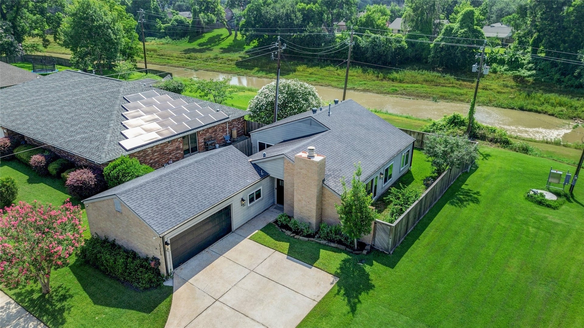 3311 Carmel Valley Drive, Missouri City, TX 77459 Oversized driveway and ample space around this property make it beautifully unique.