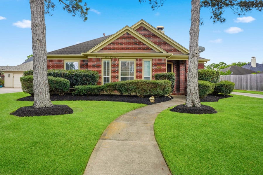Property photo for 2894 Smokey Lake Lane, Dickinson, TX