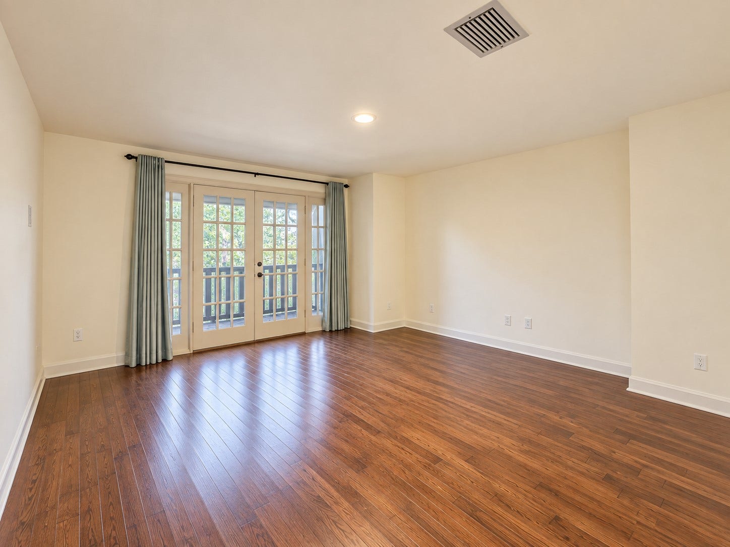 201 Vanderpool Lane, #86, Houston, TX 77024 spacious main bedroom