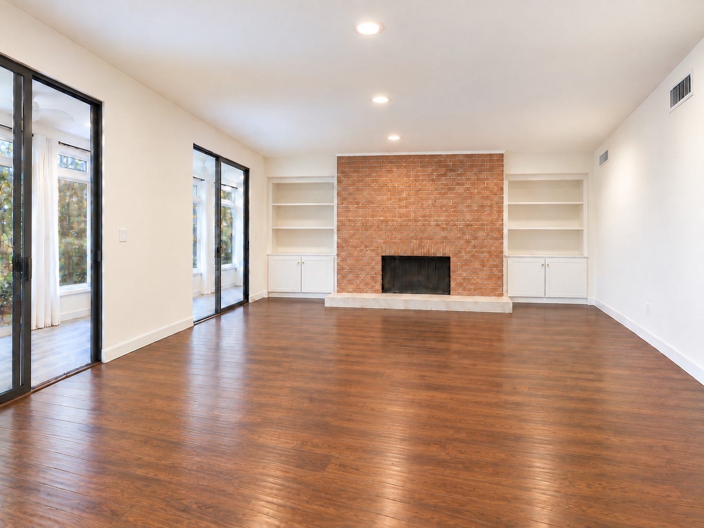 201 Vanderpool Lane, #86, Houston, TX 77024 spacious living room